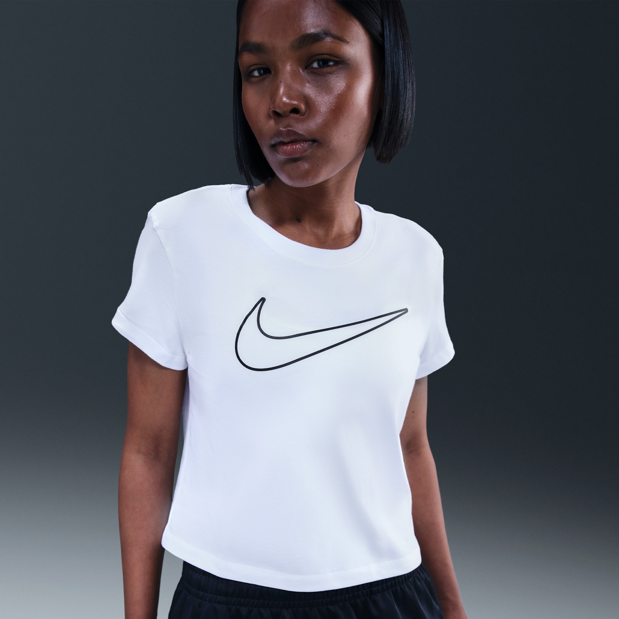 Women's Nike Sportswear Short-Sleeve Graphic T-Shirt in White | HV5002-101 | Nike (US)