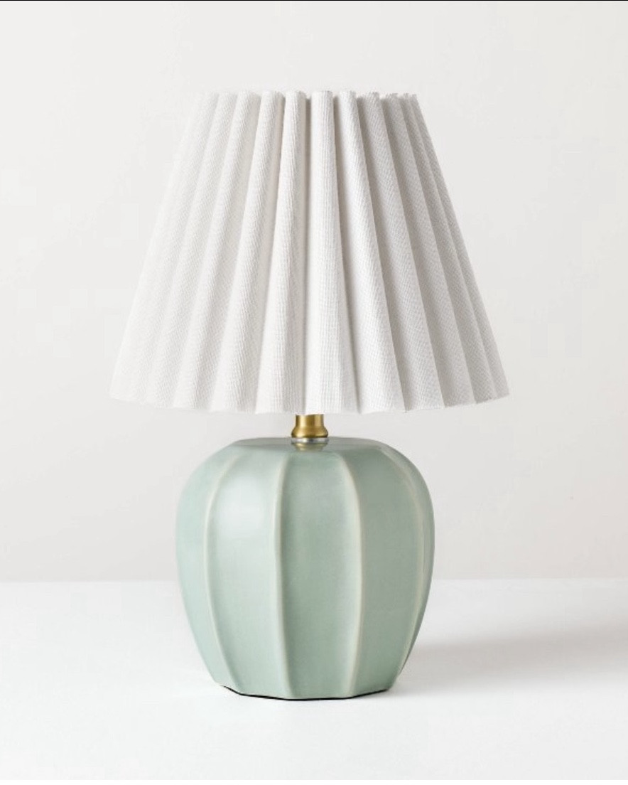 Hearth & Hand Blue lamp

Ceramic table lamp perfect for side table or console  

#LTKHome #LTKFindsUnder50 #LTKU