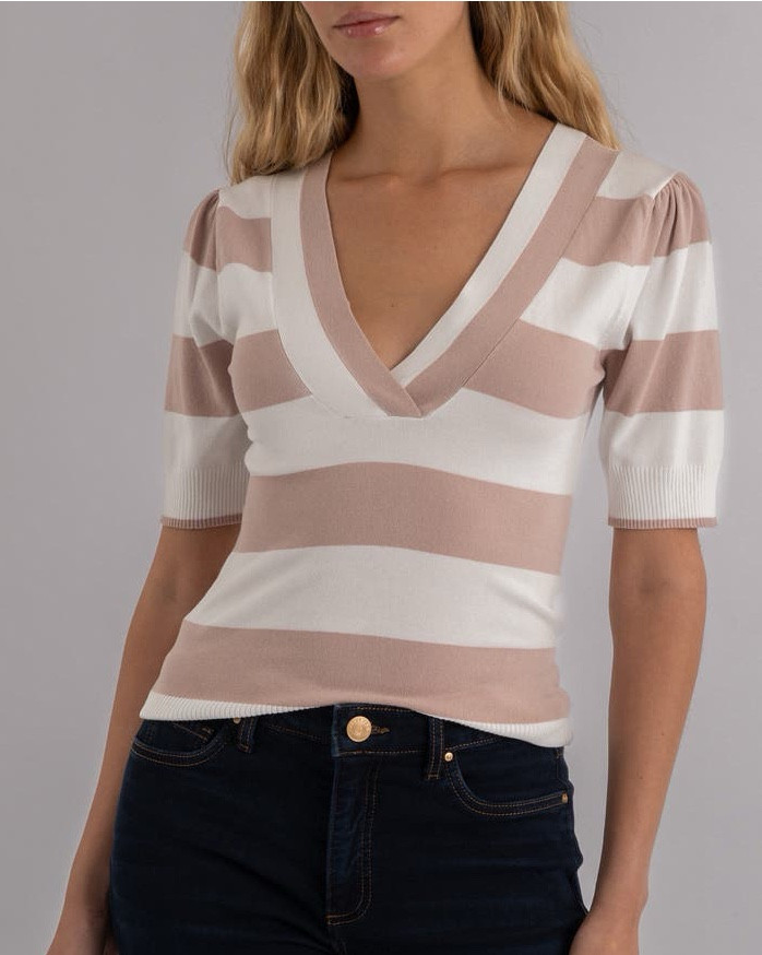 Stripe top
Spring 

#LTKSeasonal
