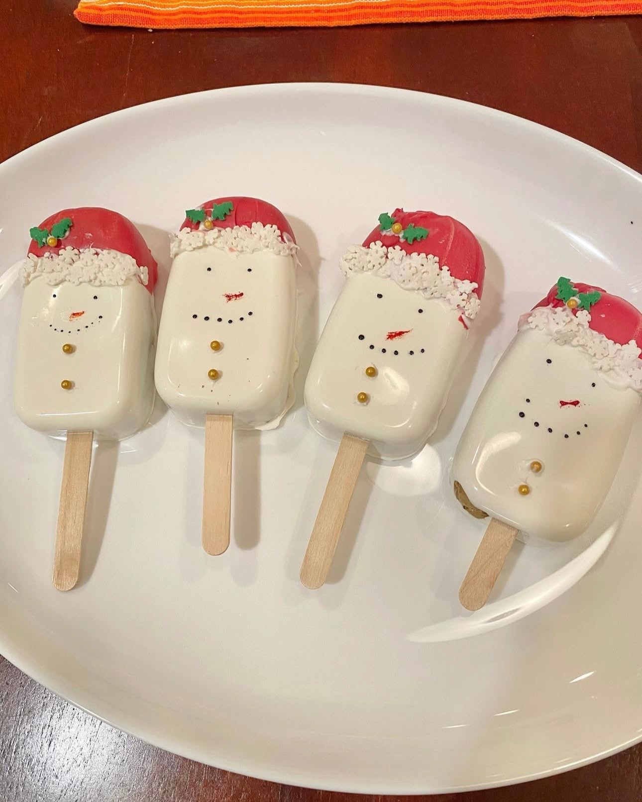 Get everything you need to make these Christmas Snowman Cakesicles!

These Cakesicles are perfect for your holiday and Christmas parties, ugly Christmas sweater parties and hallmark movie nights! So easy and fun to make with the kids !


#LTKHoliday #LTKHome #LTKSeasonal