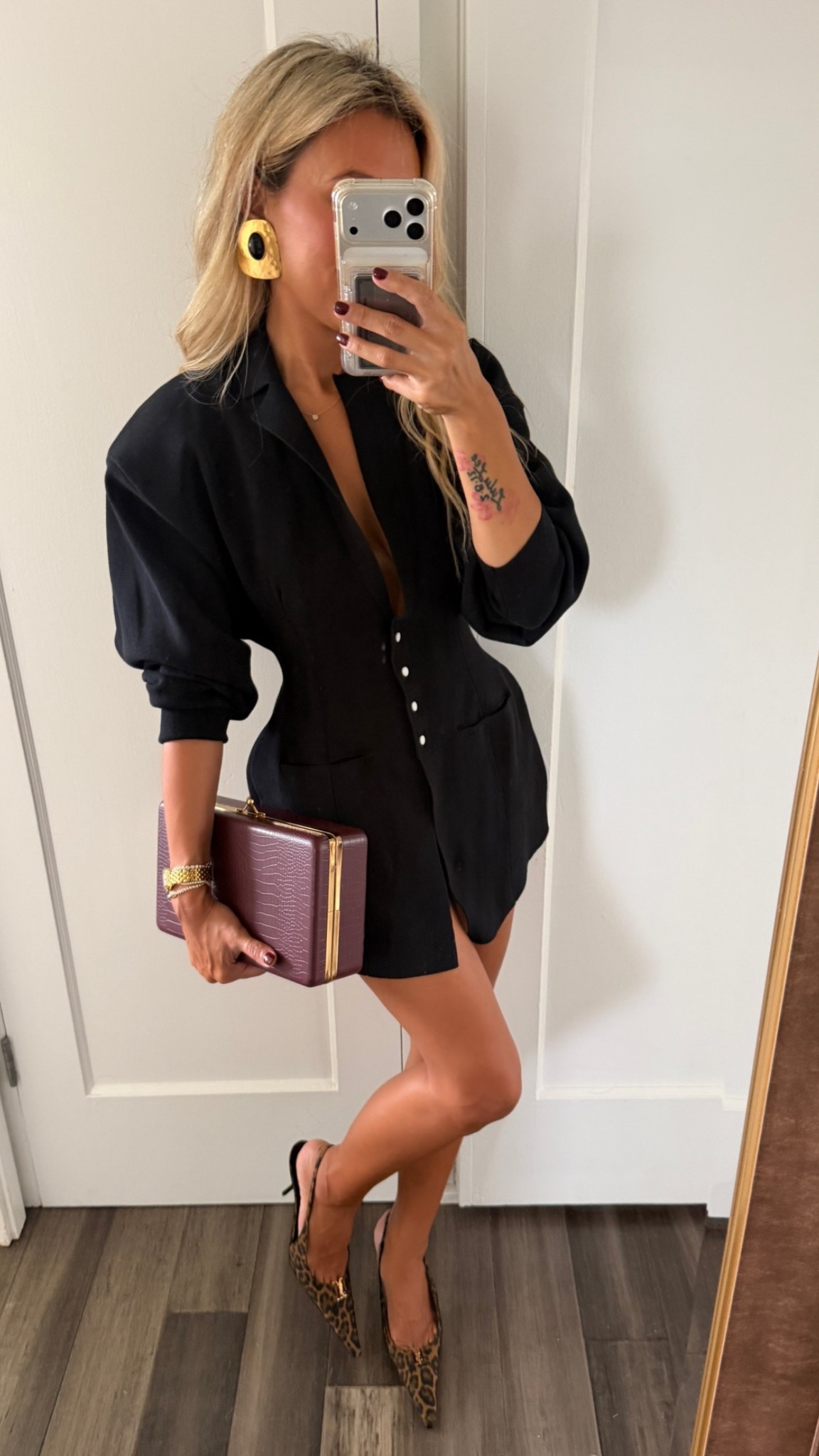 So so chic 🤌🏽🤌🏽🤌🏽
Xxs Blazer.

#LTKPetite #LTKOver40 #LTKSeasonal