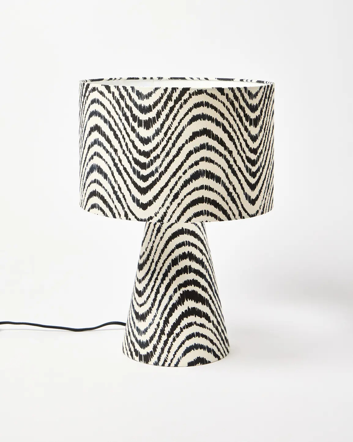 Onda Monochrome Wavy Desk & Table Lamp | Oliver Bonas | Oliver Bonas (Global)