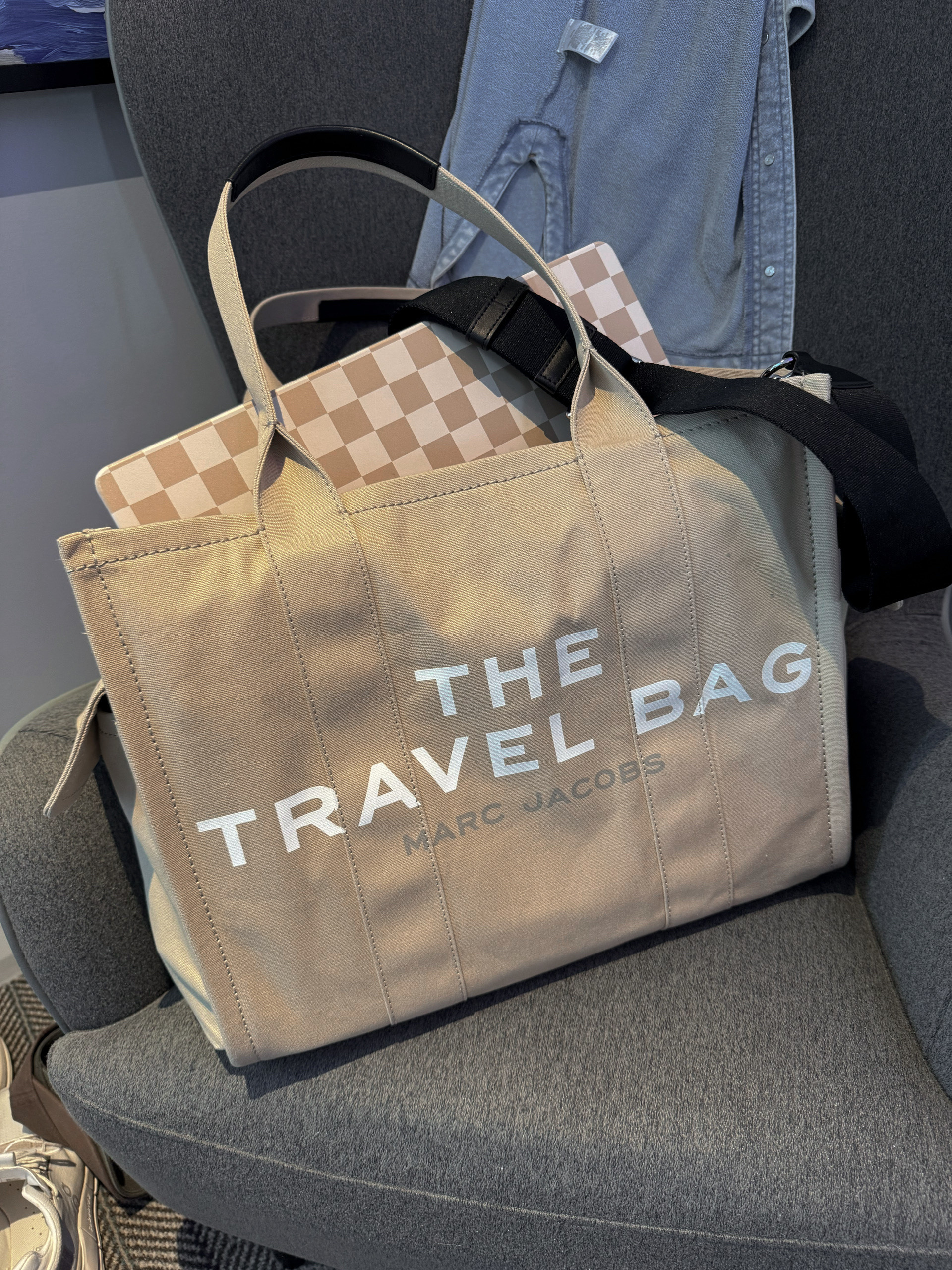 Travel bag / carry on this trip! This bag holds TONS! Lots of nifty pockets & storage! 🙌🏼

On the go / Marc Jacob’s / large travel tote / Holley Gabrielle 

#LTKTravel #LTKSummerEdit #LTKItBag