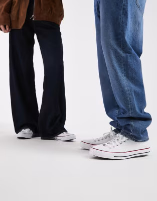 Converse – Chuck Taylor All Star Ox Wide Fit – Sneaker in Weiß, weite Passform | ASOS | ASOS (Global)