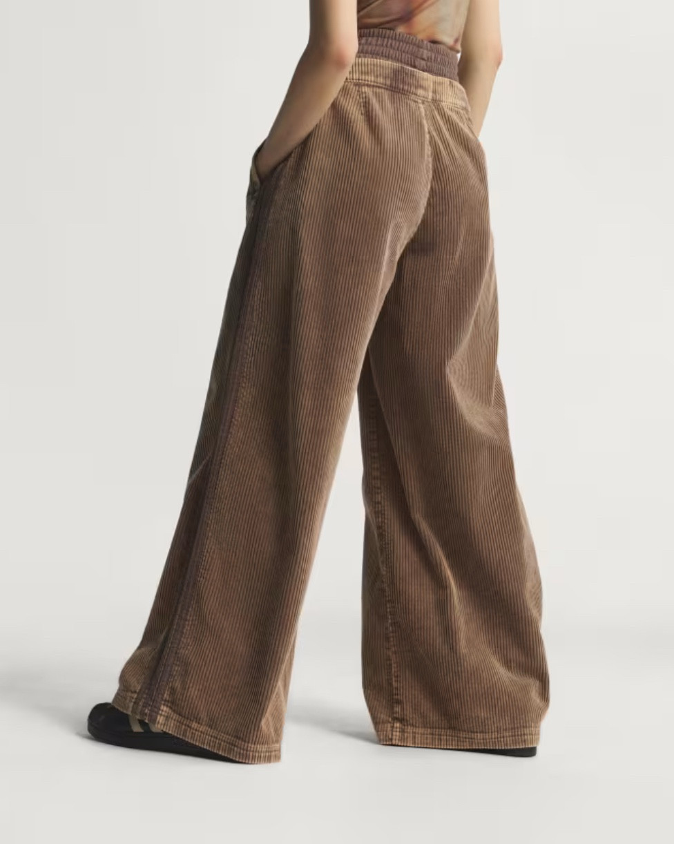 Date Night Outfits




#stockingstuffers #makeupbag #snowboots #holidaypartydress #newyearsoutfit #coach #kisslock #kisslockstyled #plussize #fashionover40 #bloomerpants

bedding refresh Home organization Valentine’s Day decor the love knot slouchy bag winter capsule wardrobe statement belts hooded scarfs #plussizefashion 
home organization apres ski outfit
bedding #vacationoutfitsbeach cape coat #gallerywall #resortwear #winterdenim #easteroutfit #springoutfit #spring #businesscasualworkwear #sundayhoodie #winteroutfitswomen

#LTKPlusSize #LTKOver40 #LTKgrwm