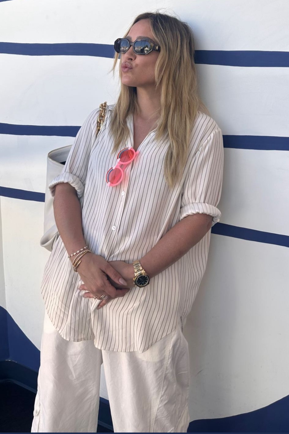 Shop Hilary Duff's oversized stripe button-down shirt, cargo pants, red sneakers, chain white bag and angular sunglasses

#LTKFind #LTKstyletip #LTKSale