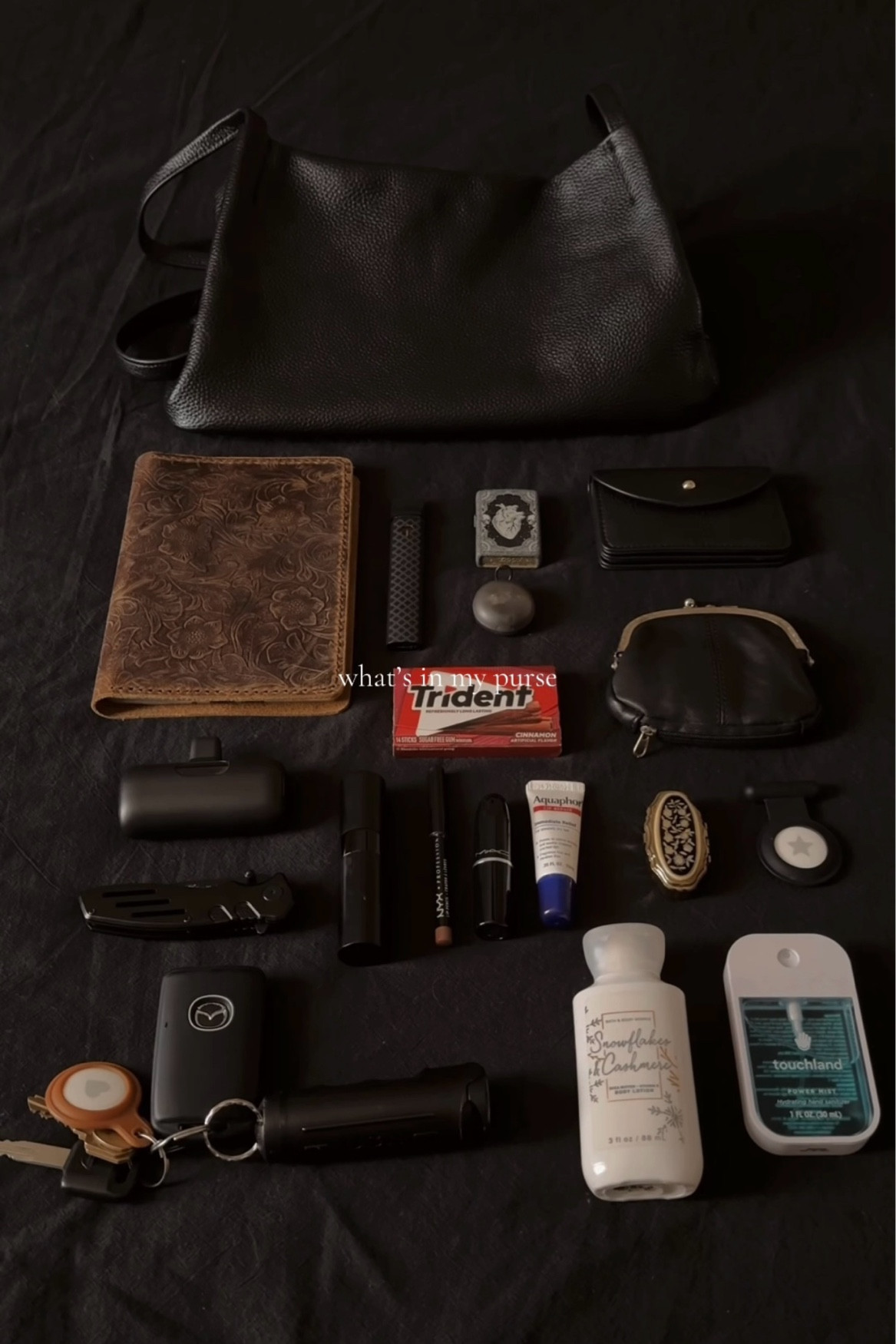 what’s in my purse (full video can be viewed on my tiktok + instagram—@jasminescozydiary)

the purse i have is size medium 🖤

#LTKGiftGuide #LTKItBag #LTKFindsUnder100