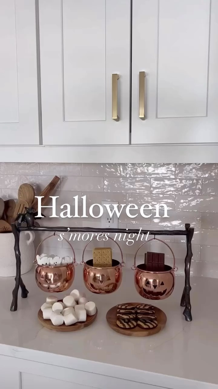 Halloween s'mores night 👻


#halloween #diyhalloween #partyideas #entertainingathome #halloweenparty #halloweenfood

#LTKSeasonal #LTKHalloween #LTKHome