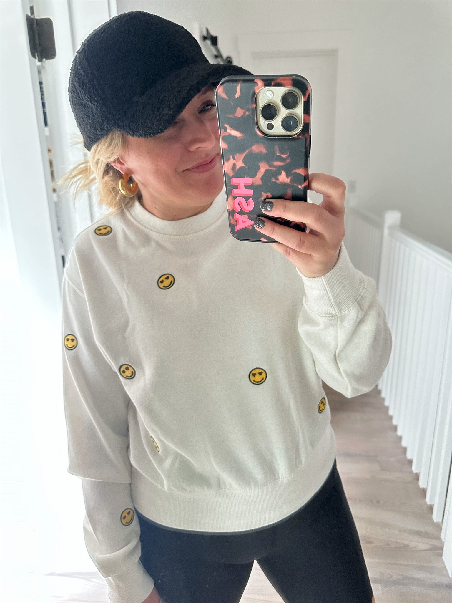 Cutest happy face sweatshirt in a size small. Code FANCY15 for 15% off  

#LTKstyletip #LTKfit #LTKsalealert