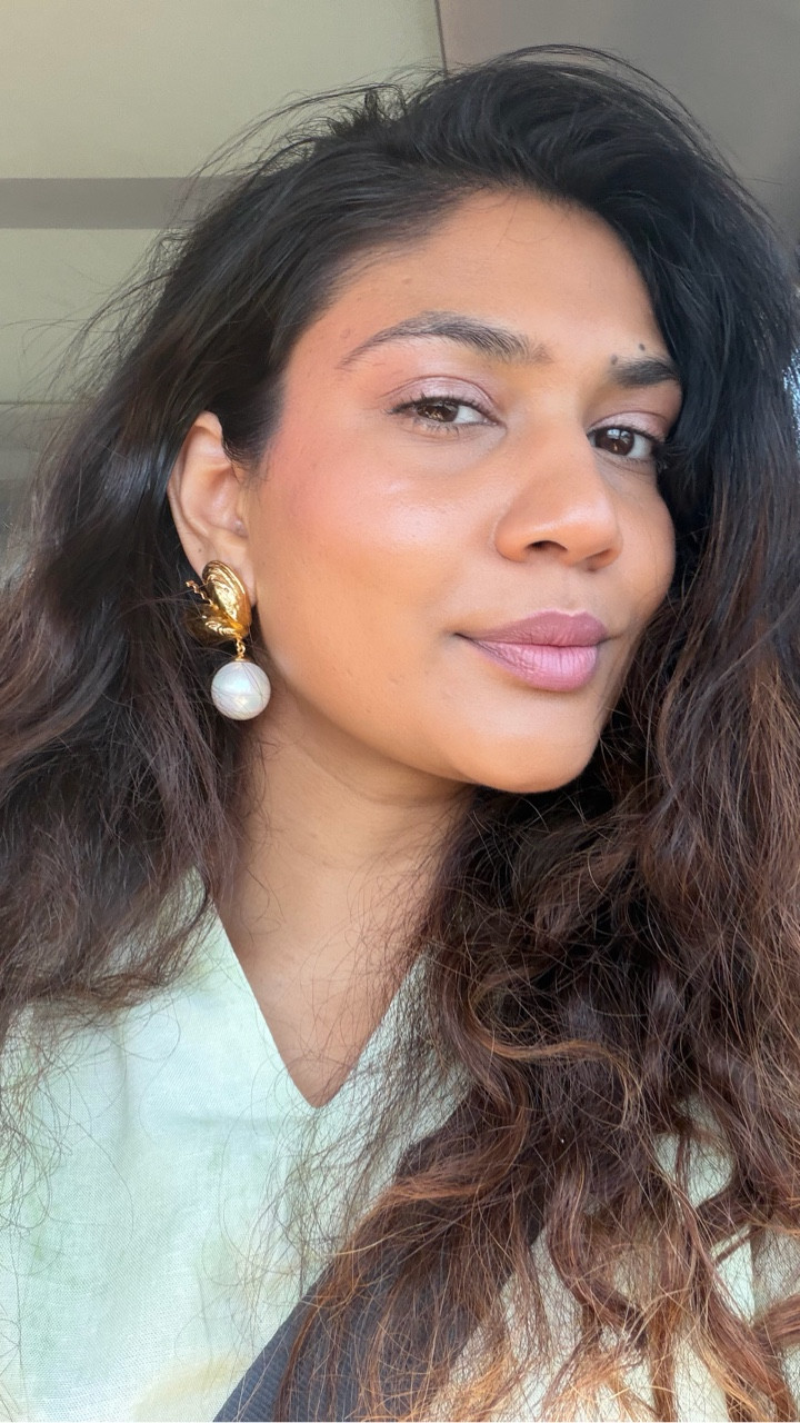 Wearing MAC Lipstick in shade Mehr and Georgio Armani Icy Lip Plumper in Shade 34. L’Oreal lip plumpers are a great affordable dupe! 