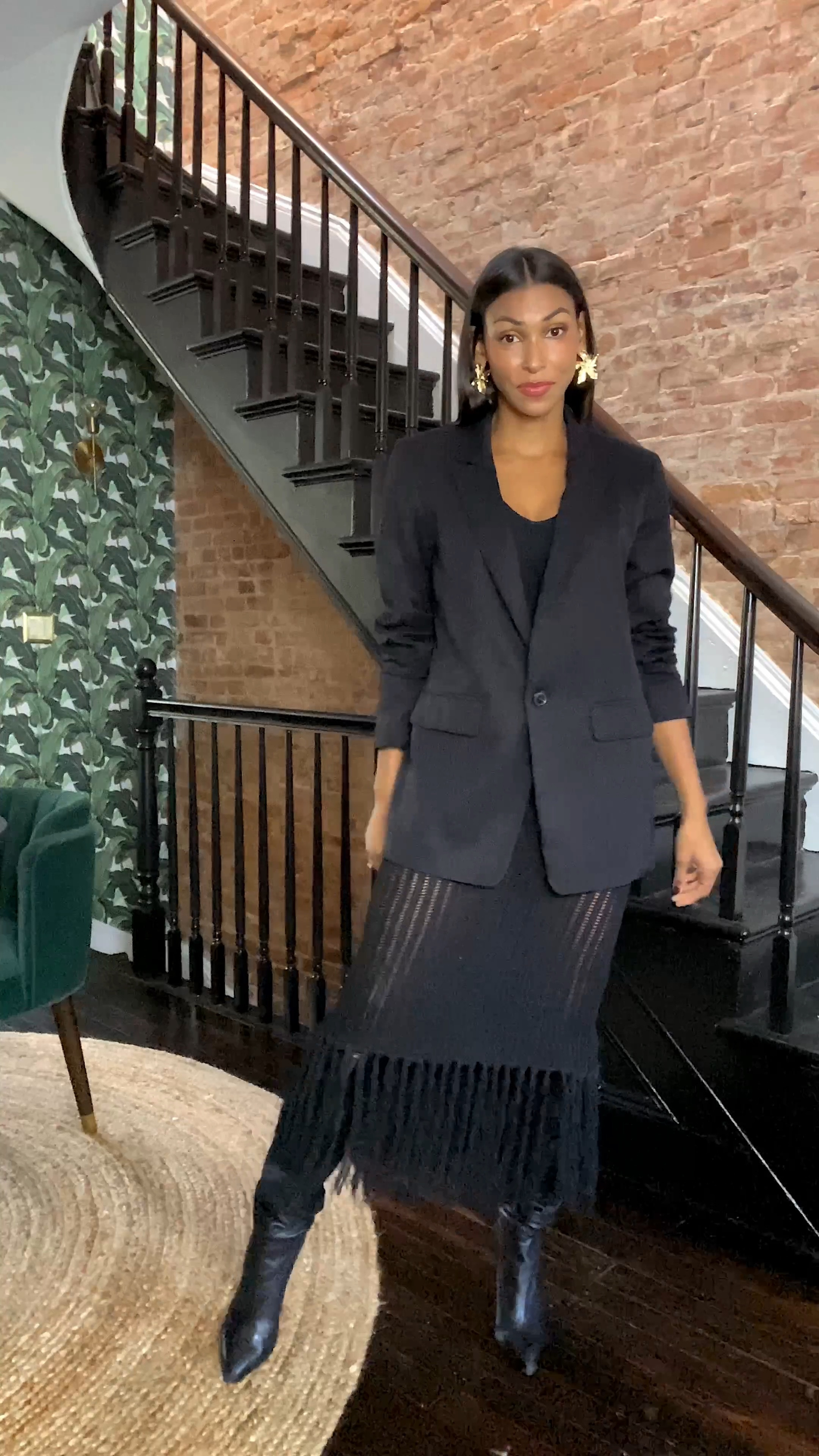 Style Hack✨ repurposing a knit beach cover up to try the see-through trend✨ I’m loving the see-through trend especially with a blazer over a see-through dress or skirt but instead of going out to buy another trending piece— try a knit beach cover over a pair of boy shorts, bralette and a blazer over that. With these transition temps it’s the perfect time to do it since it’s not too cold. Let me know if you’d try this style hack/trend? 


#LTKfindsunder50 #LTKstyletip #LTKover40