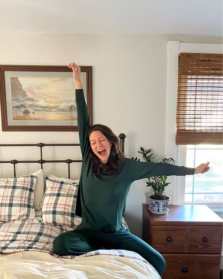 The LAKE Pajamas Happy Everything Sale is live! Don’t sleep on it- this is a good one! Enjoy 25% sitewide starting today so get your gifts (they have pajamas for the whole family!) while sizes last… & something for yourself 😉🎄 #lakepartner 

#LTKCyberweek #LTKHoliday #LTKGiftGuide