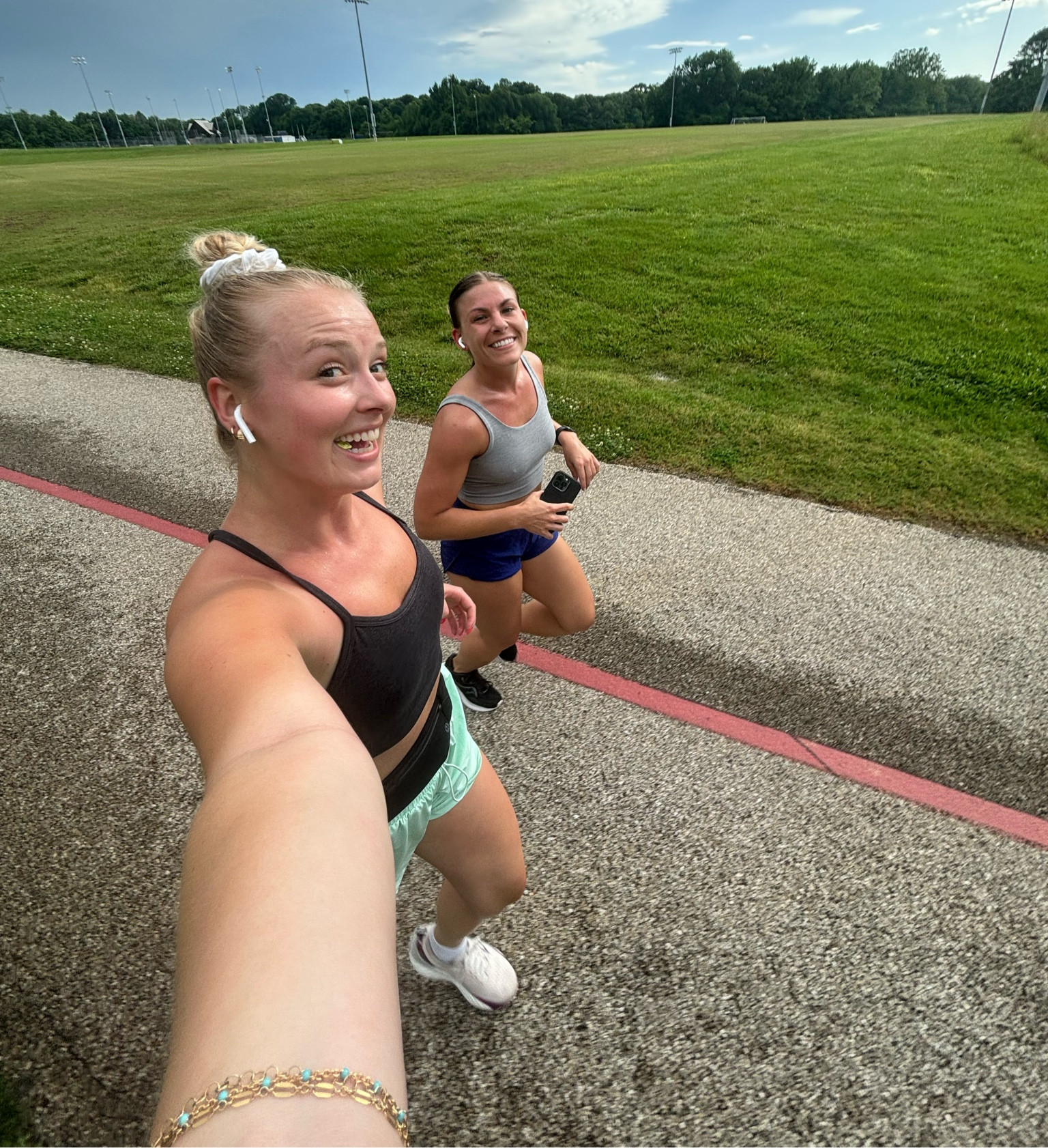 Ok, trying to be a fan, fit, fun runner gal, so of course I needed a lulu running belt! tried it out today for the first time—PERFECT for your phone/chapstick and still light weight that you don’t feel it. 🏃‍♀️I’m a 4-6 in pants and the S/M is fab. 

#LTKActive #LTKItBag #LTKFindsUnder50