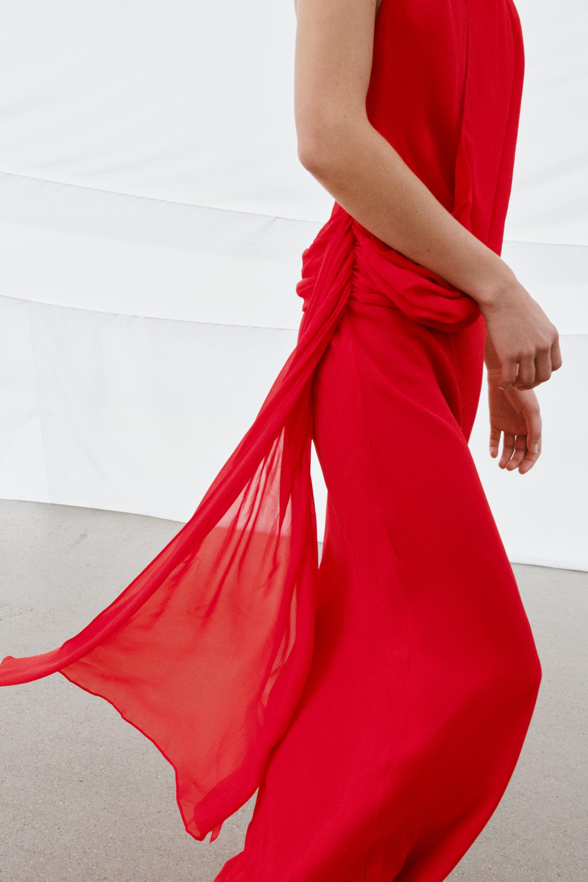 100% VISCOSE HALTER NECK FLOWING DRESS | Zara UK