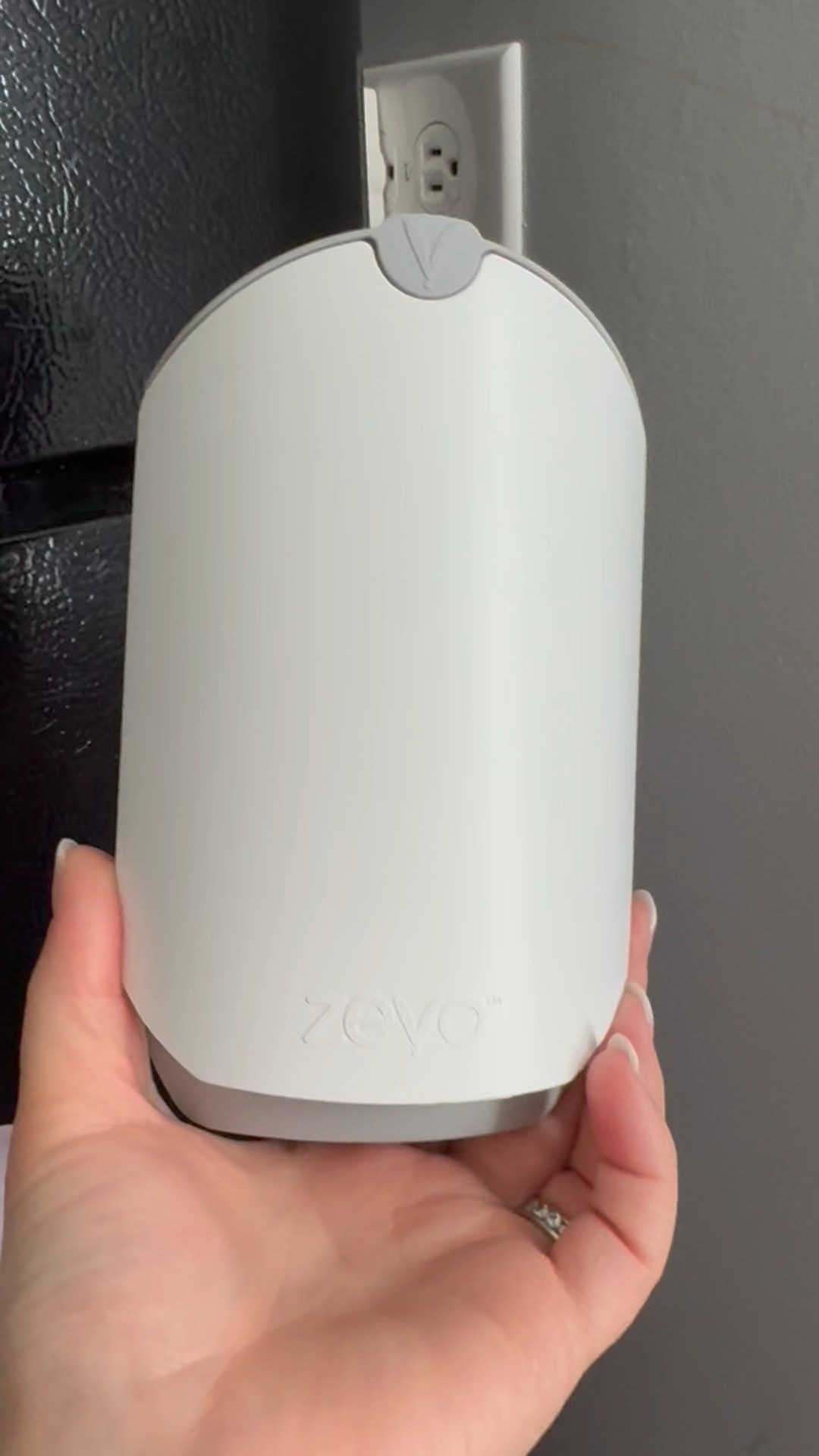 This is the first summer of trying these insect traps out and it’s honestly a genius little invention. Not sure how I lived this long without it!

Zevo insect trap light
Home necessities 
Household items 
Fly trap

#LTKHome