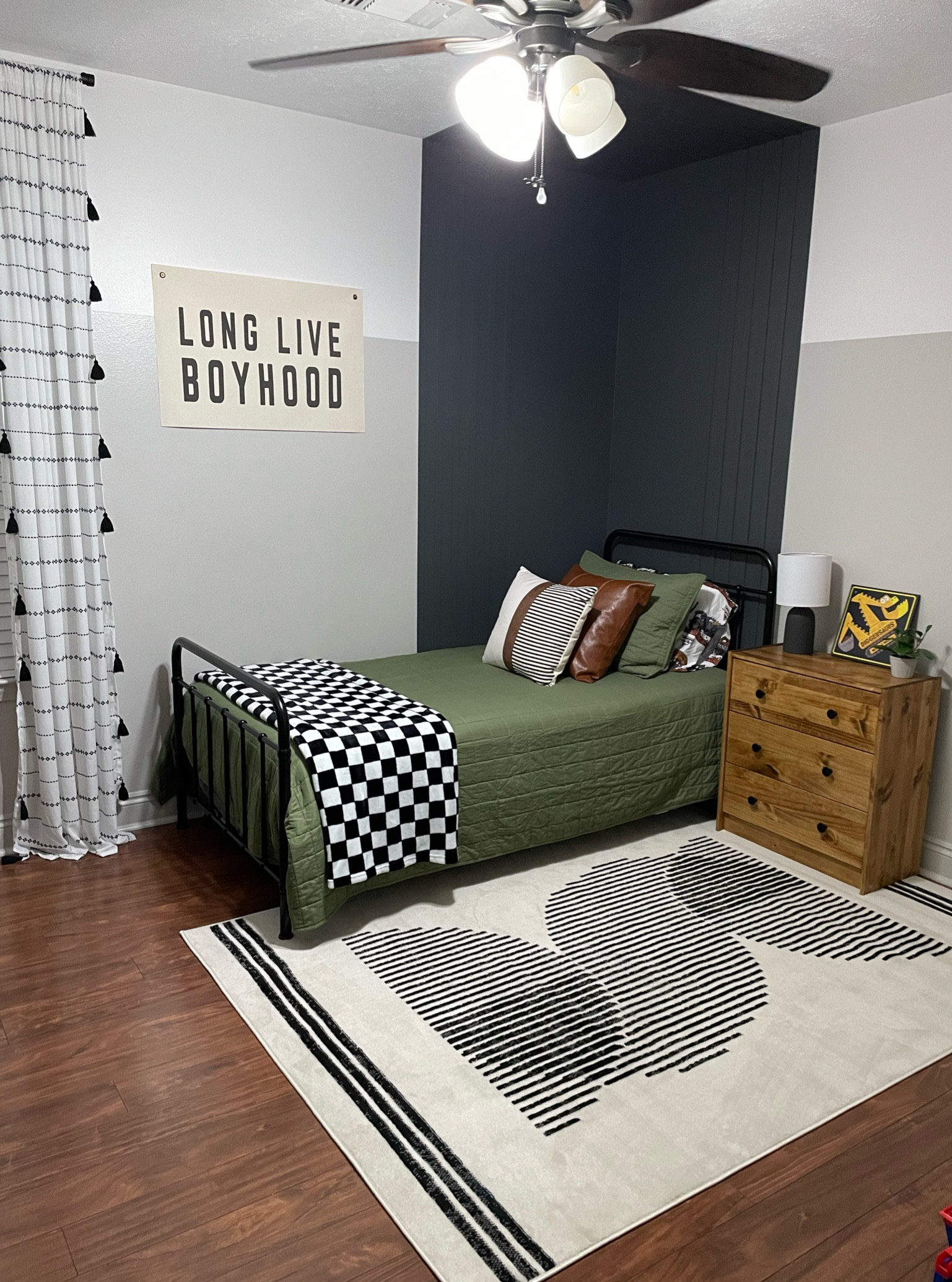 Bedroom Makeover is complete! 

#LTKkids #LTKhome #LTKFind