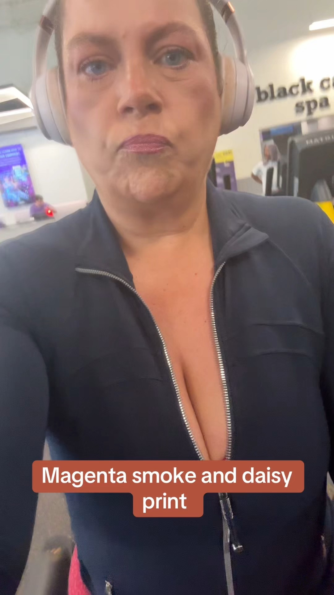 Ootd daisy magenta smoke and true navy

#LTKOver40 #LTKActive #LTKStyleTip
