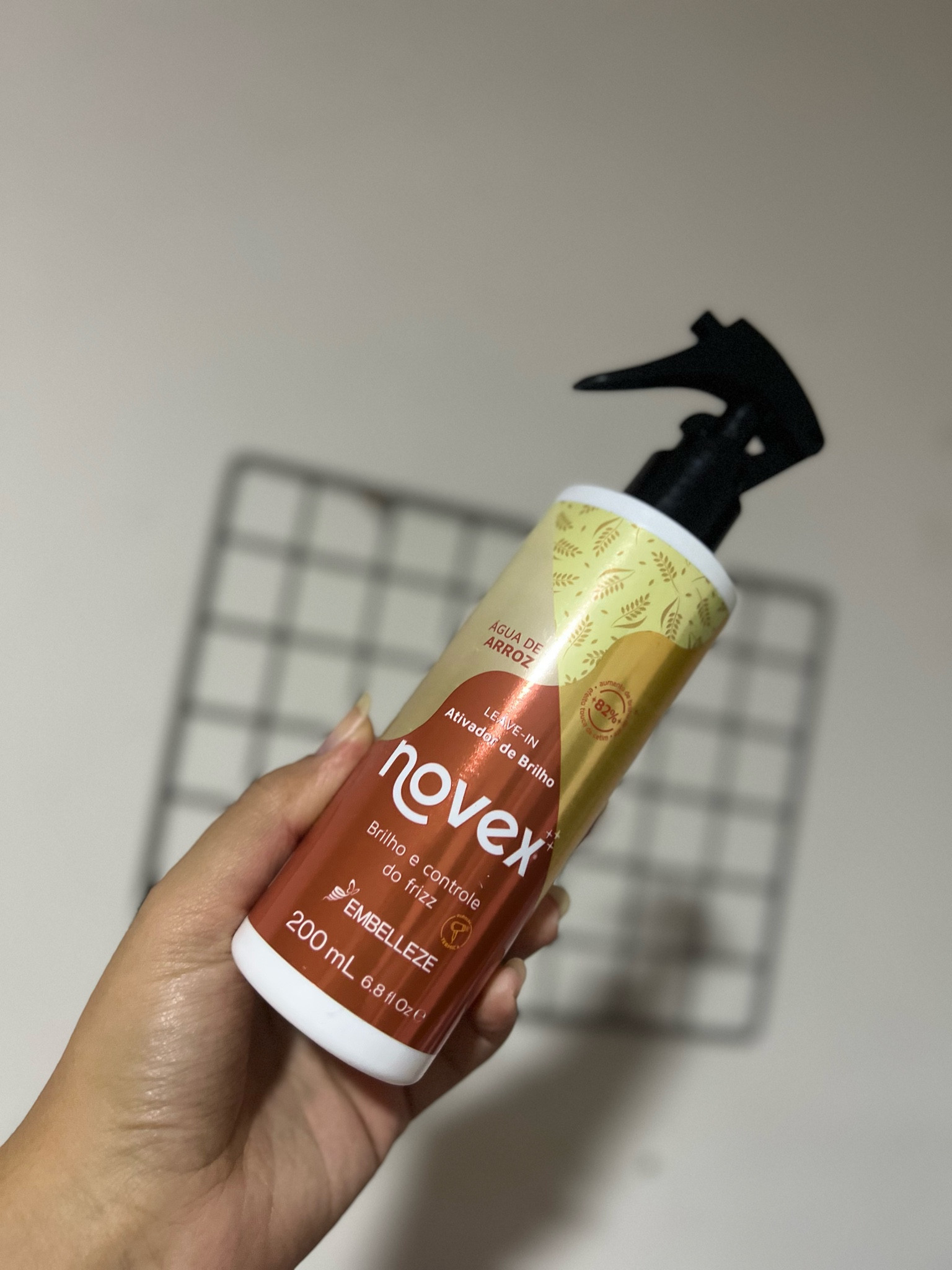 Leave-In Novex Brilho Mágico Água de Arroz, o Leave-In Brilho Mágico vai te dar mechas muuuito mais brilhosas e alinhadas.