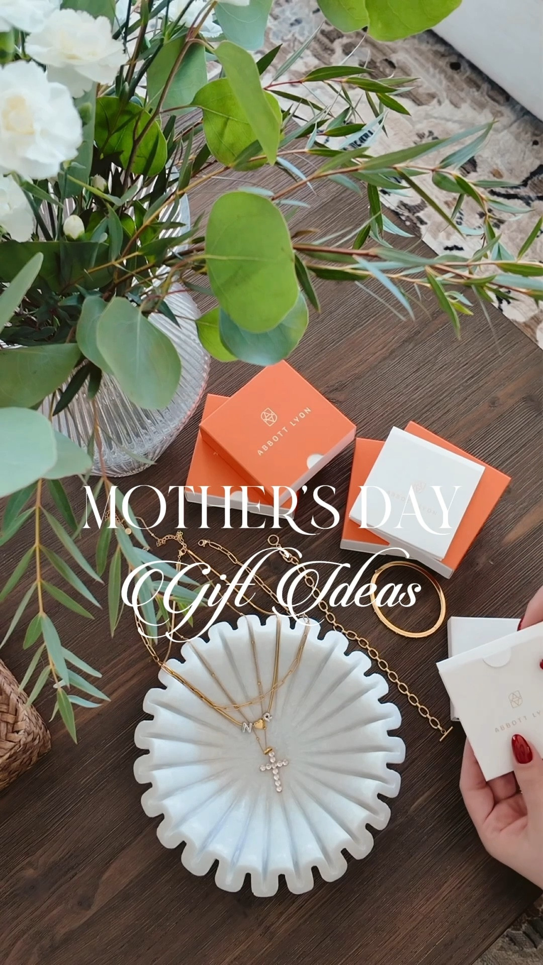 Casually unboxing the prettiest Mother’s Day gift ideas… or just adding to my own collection? Either way, these are too good not to share!
.
I always get 2 FOR 1 - WITH CODE: LTK2FOR1
.
@abbottlyon #AbbottLyon 
.


#LTKSaleAlert #LTKStyleTip #LTKBeauty