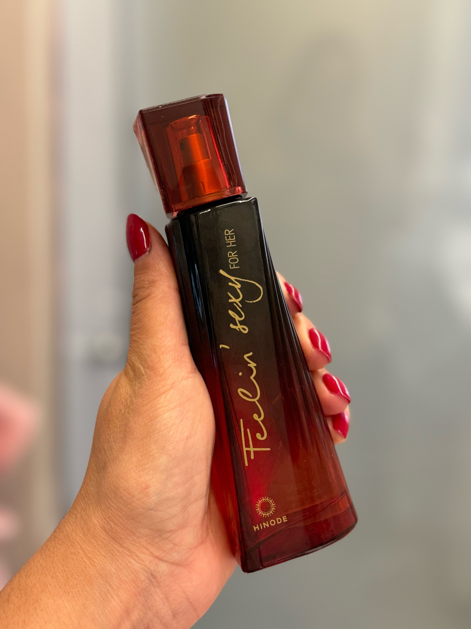 Feeling Sexy Hinode
Doce e sedutor, com ótima fixação.
Este é meu novo queridinho. Usei durante o mês de junho e posso dizer que amei! 

#LTKwinter #LTKbeauty #LTKbrasil