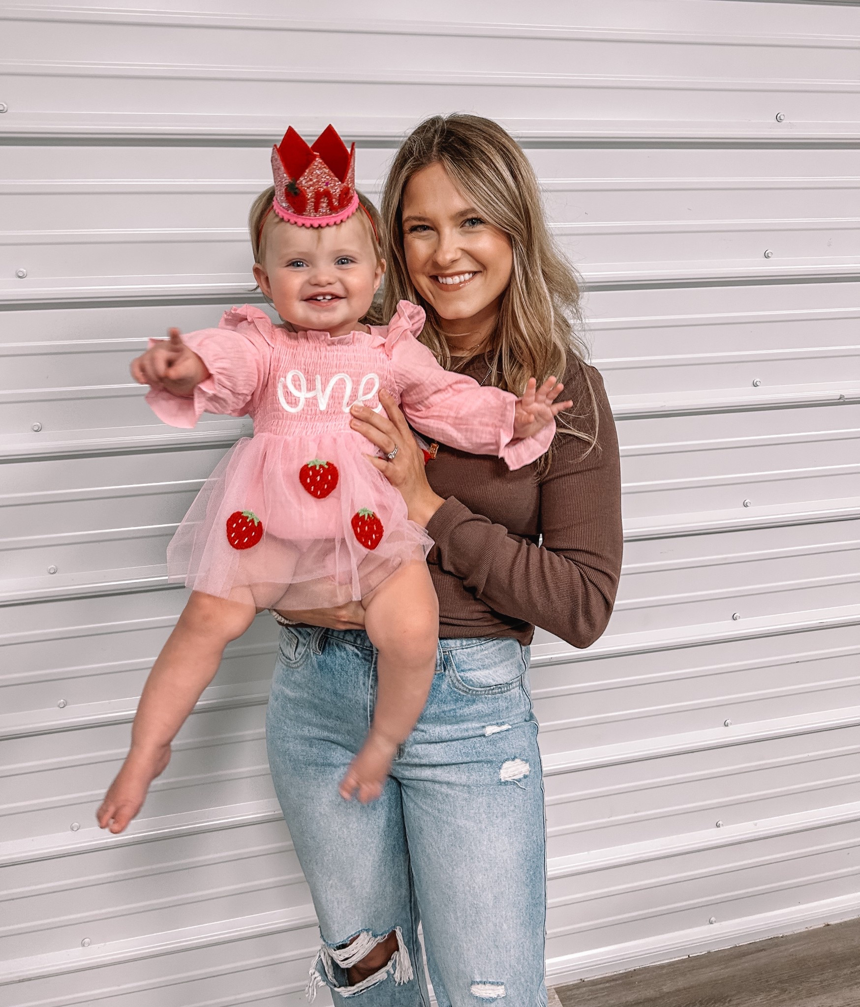 BERRY first birthday! ♥️🍓 

Celebrated our girl a few days early. Still hasn’t hit me that we’ve already had one year with LO. It’s been the fastest year of my life! 

You are easy to celebrate baby girl. 



#LTKKids #LTKFamily #LTKBaby