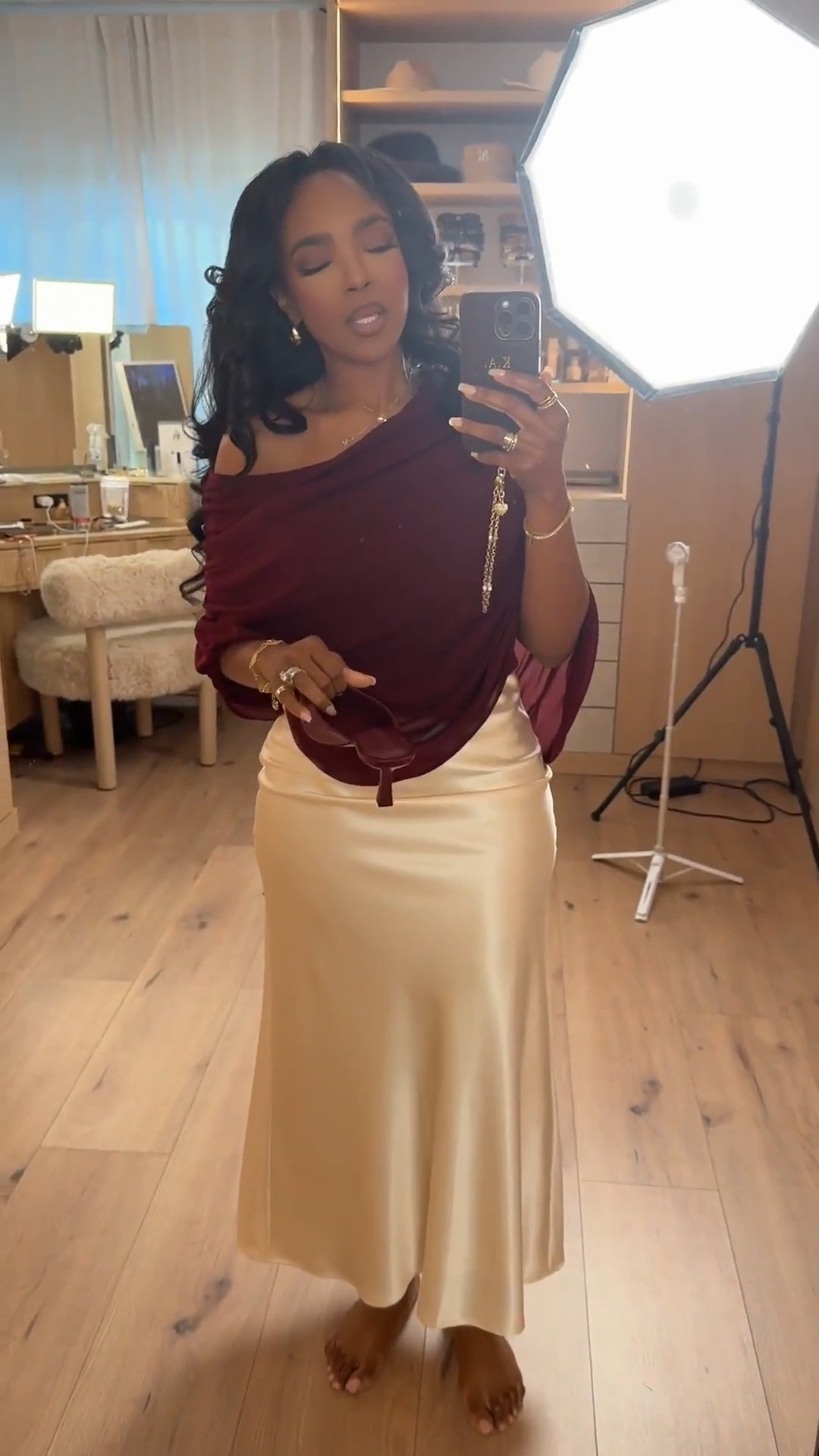 Burgundy + champagne is always a yes 🤍  
Soft draping, luxe satin, and an effortless silhouette that feels elevated without trying.

Perfect for date night, Valentine’s plans, dinners, or special occasions.

Tap to get details and shop this look.

Follow me on Instagram and YouTube @kirasfashionfinds

Follow my LTK @kirasfashionfinds on the @shop.LTK app to view this post and get my exclusive app-only content!

#liketkit #LTKootd #LTKValentine #LTKPetite
@shop.ltk
https://liketk.it/5NVNI

#LTKValentine