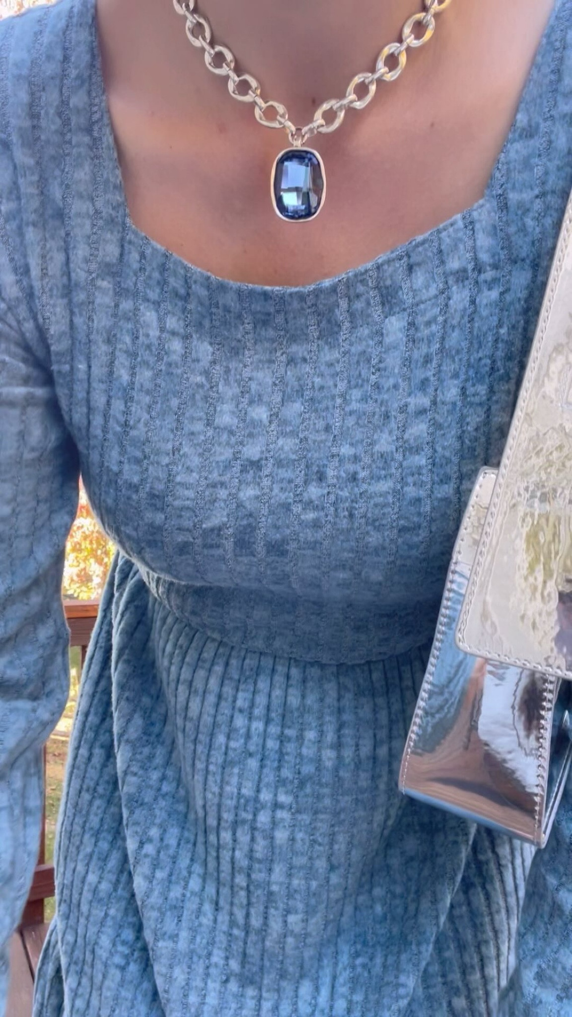 Finding my perfect blue! This shade resonates with my essence, reminding me that the right color can truly elevate your style💙
@auselily