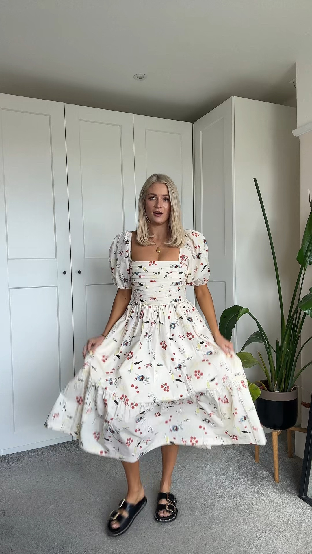 The cutest dress! Currently 30% off with code AFHELENA 💕

Abercrombie, smock dress, spring dress, spring maxi dress 