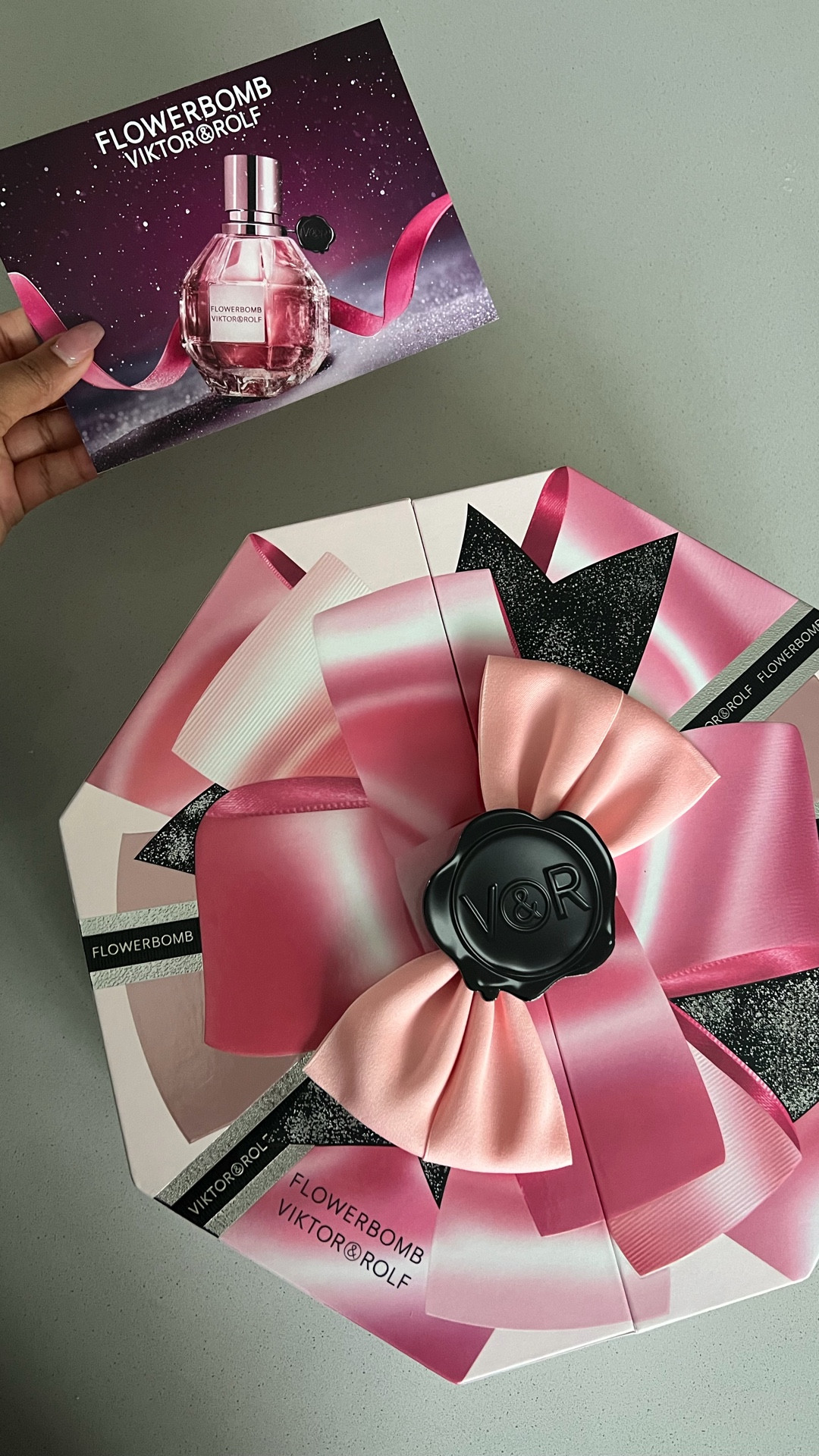 For the girls who love flowers 💐🎁


Fragrance set, perfume set, gifts for her, Viktok and Rolf Flowerbomb, signature scent, luxury, gifts under $200

#LTKBeauty #LTKGiftGuide #LTKCyberWeek