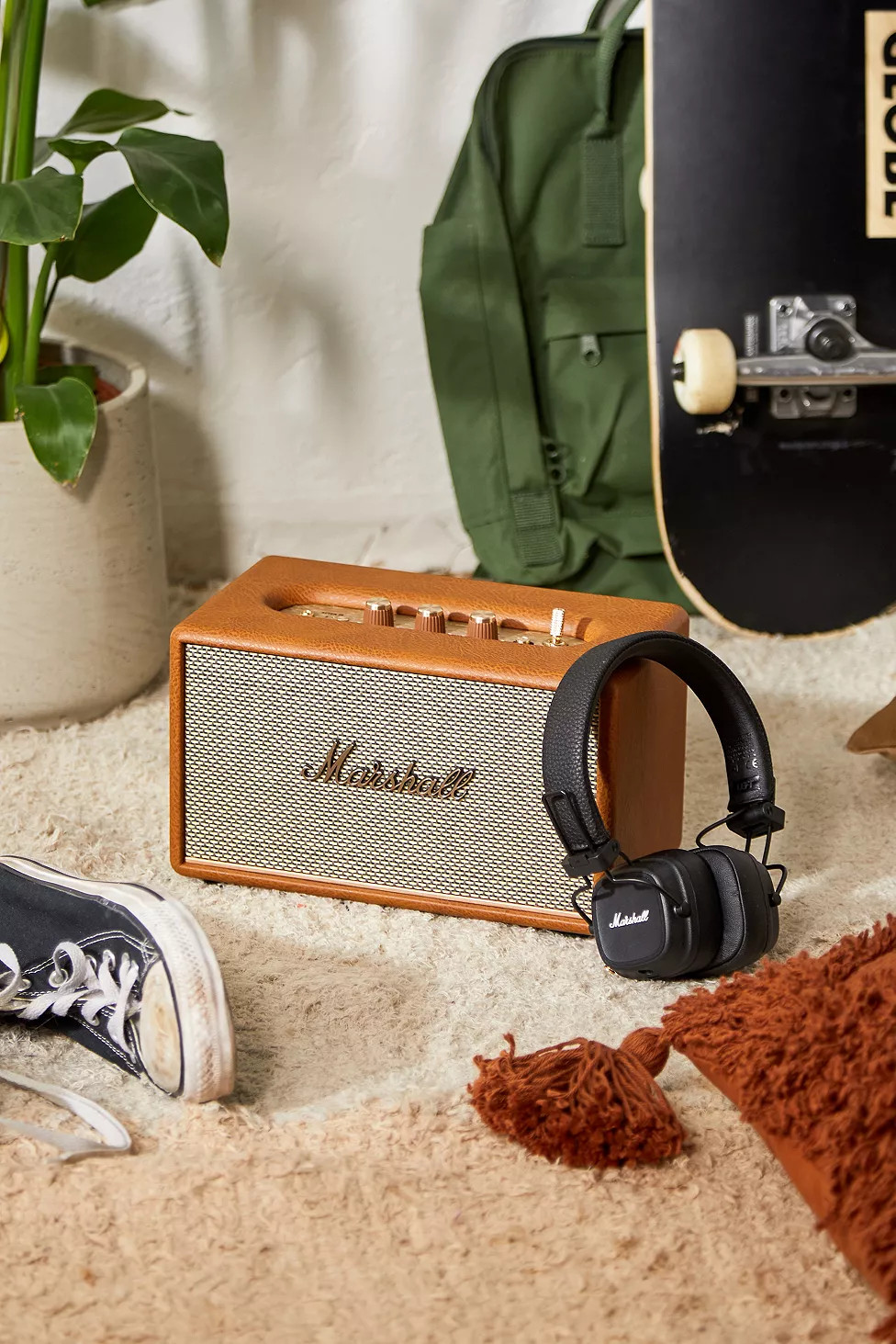 Marshall Brown Acton III Home Bluetooth Speaker | Urban Outfitters (EU)