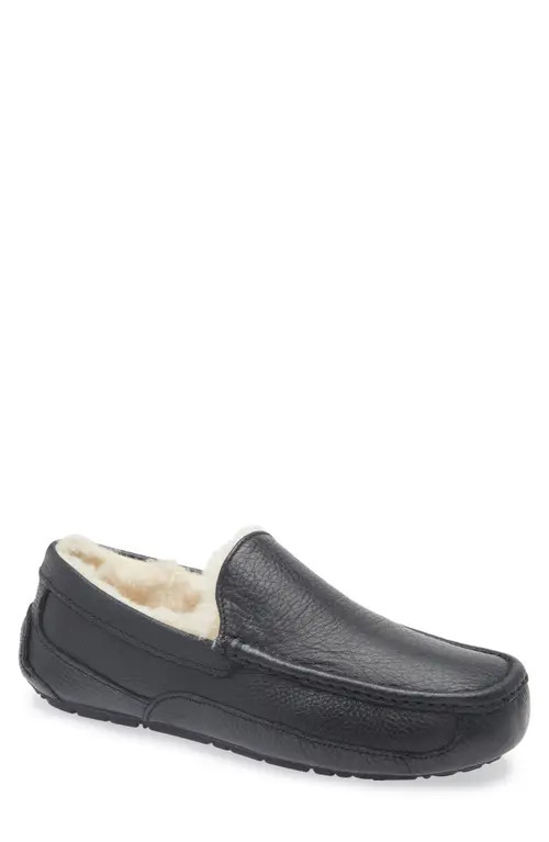 UGG(r) Ascot Slipper in Black Leather at Nordstrom, Size 14 | Nordstrom