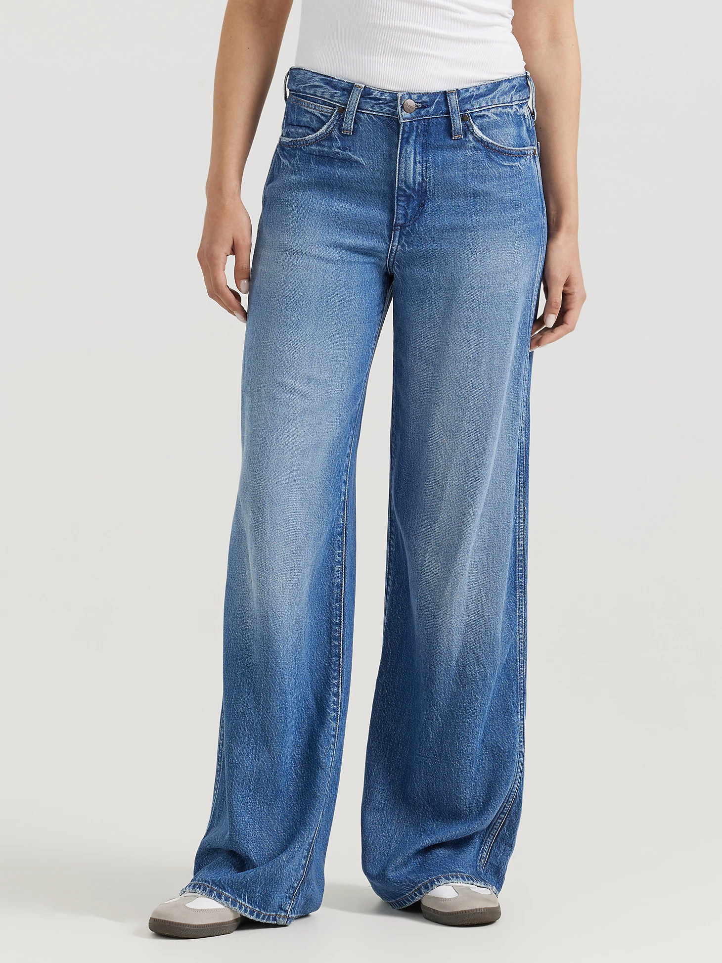 Women's Worldwide Mid Rise Wide Leg Jean in Promises Kept | Wrangler
