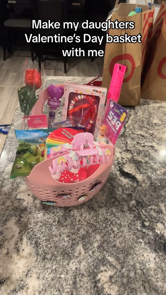 Valentine’s Day basket for my 6 year old daughter 🥰❤️

#LTKGiftGuide #LTKkids #LTKSeasonal