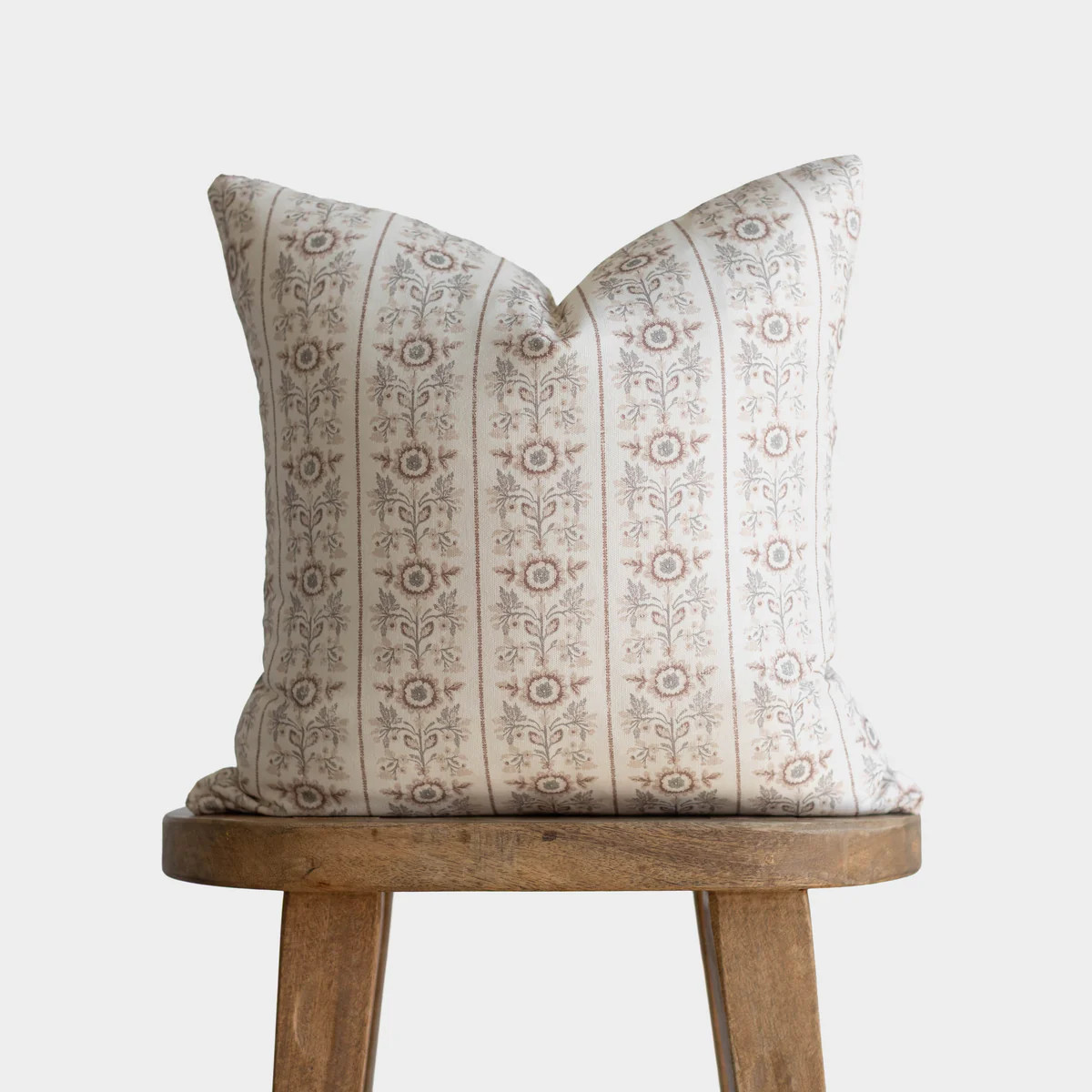 Ada -  18" | 22" | Woven Nook