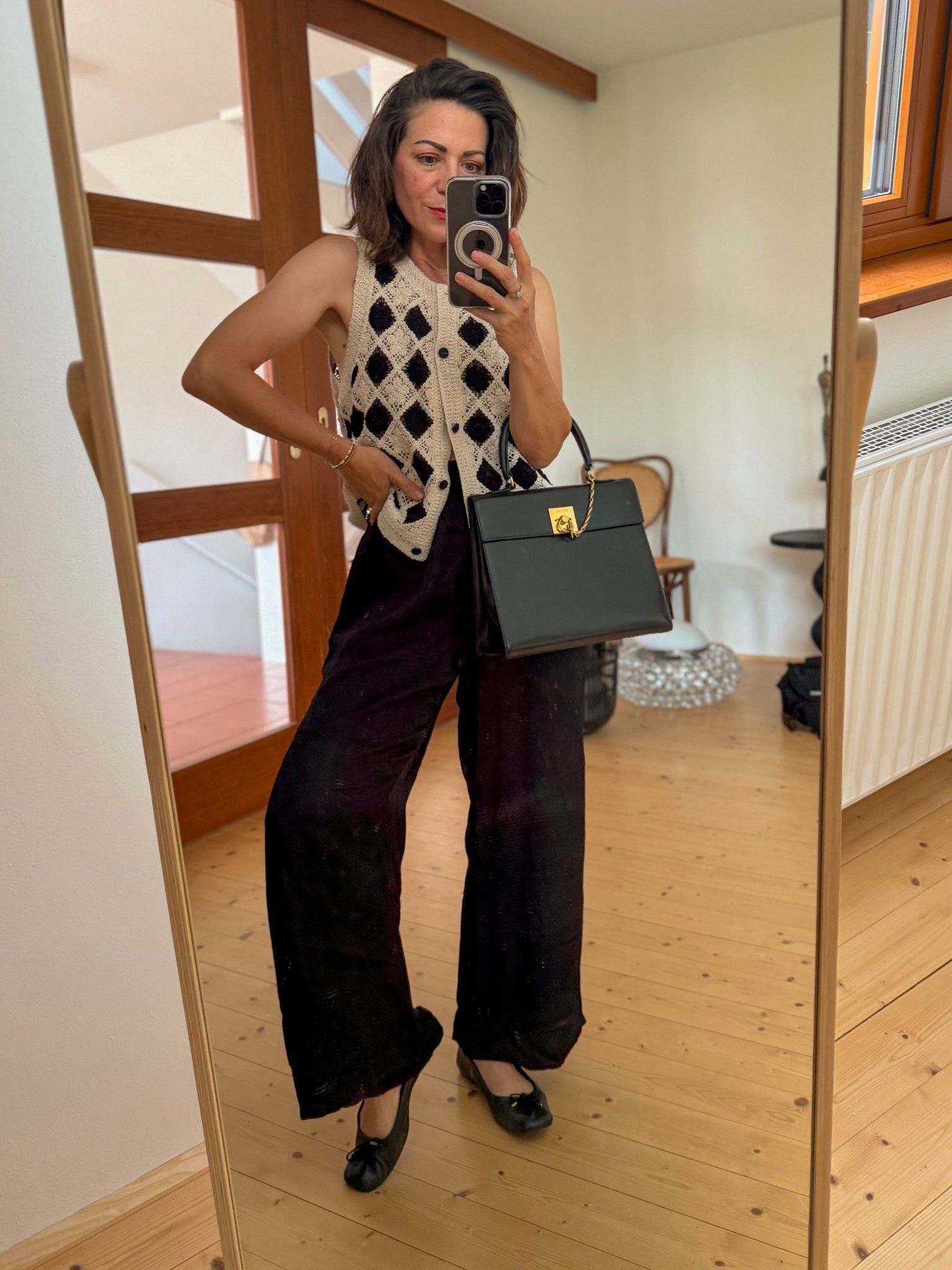 Great transition outfit for late Summer, early Fall. 

Crochet vest: Sézane „Ron top“
Lightweight pants: Everlane (100% viscose feels and looks like silk)
Ballet flats: Stuart Weitzman (bought them secondhand on Poshmark)
Bag: Vintage Céline 



#LTKsummer #LTKeurope #LTKstyletip