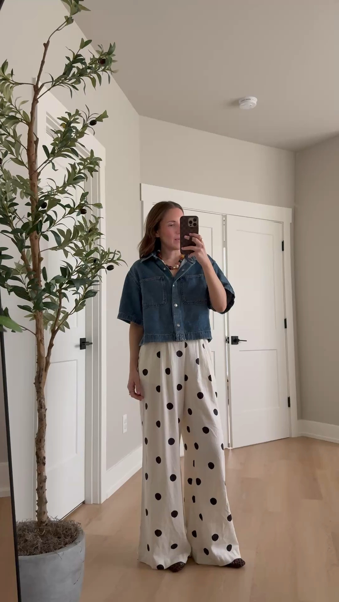 Teacher outfit idea 🍎 the comfiest pull on linen polka dot pants and a denim button down

Teacher style, teacher outfit idea, classroom style, teacher outfit, polka dot pants, target style 