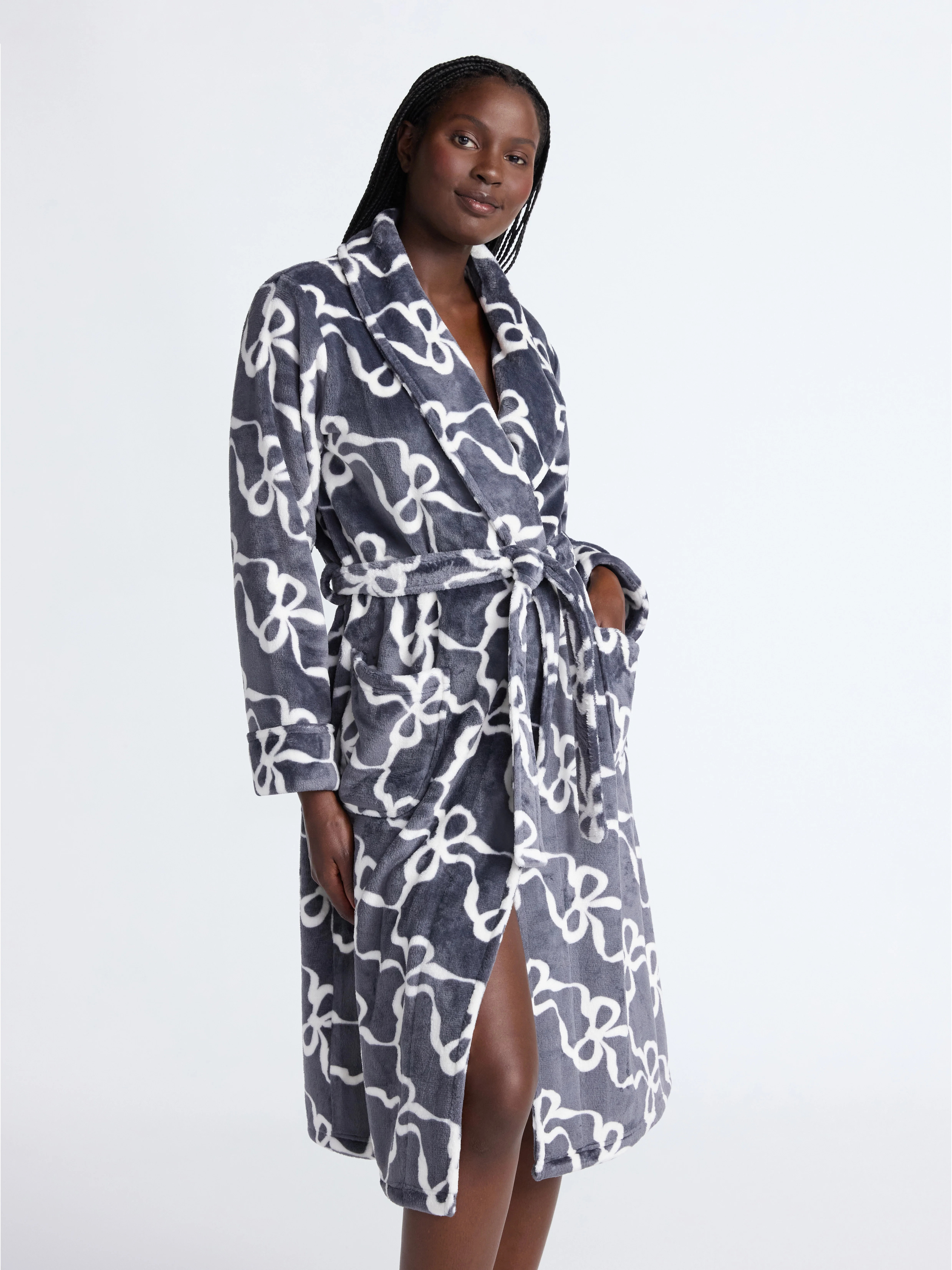 Joyspun Women's Plush Robe, Sizes S-3X | Walmart (US)