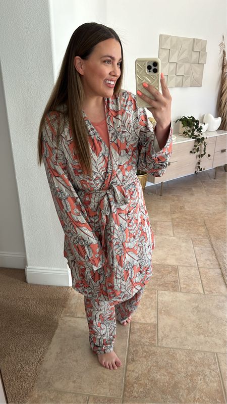 Send this reel to someone as a little * hint, hint* before Mother’s Day! Cariloha makes the best robes and sleepwear! This would make the perfect Mother’s Day gift!  Be sure to use code ASHLEYZ30 at checkout! #livecariloha #ad 

#LTKSeasonal #LTKGiftGuide