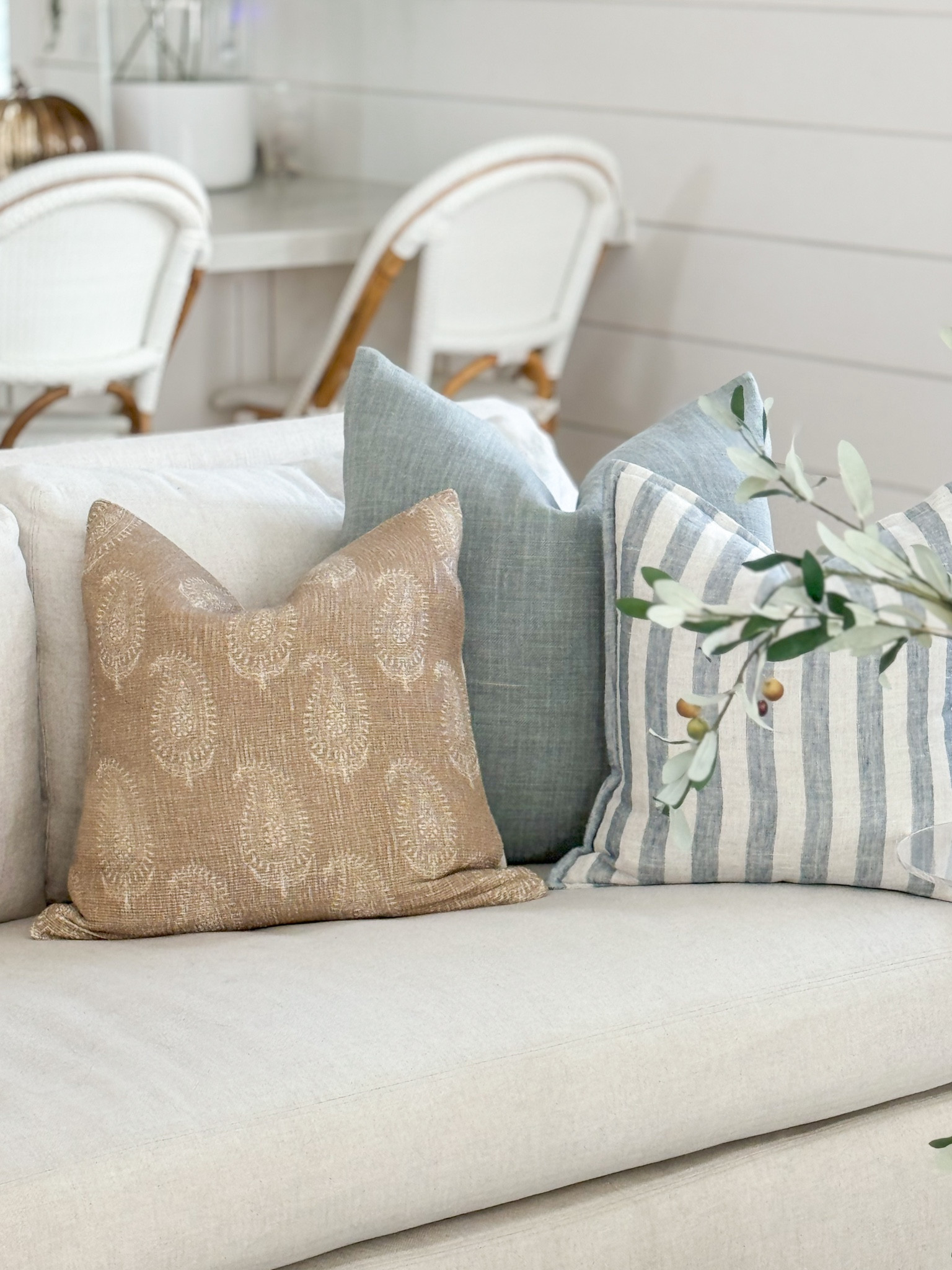 Our living room decorated for fall! Includes our linen sofas, striped rug, paisley throw pillows, faux olive stems, raffia coffee table, white ceramic lamps, acrylic side tables and more!
.
#ltkhome #ltkseasonal #ltkvideo #ltksalealert #ltkstyletip #ltkfindsunder50 #ltkfindsunder100 coastal fall decor

#LTKHome #LTKSaleAlert #LTKSeasonal