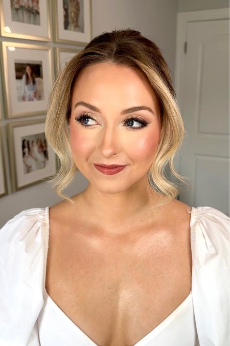 Chest glow makeup!!
Adding a bit of glow in your chest and collar bones is an easy way to elevate your look! 

#LTKwedding #LTKbeauty #LTKstyletip