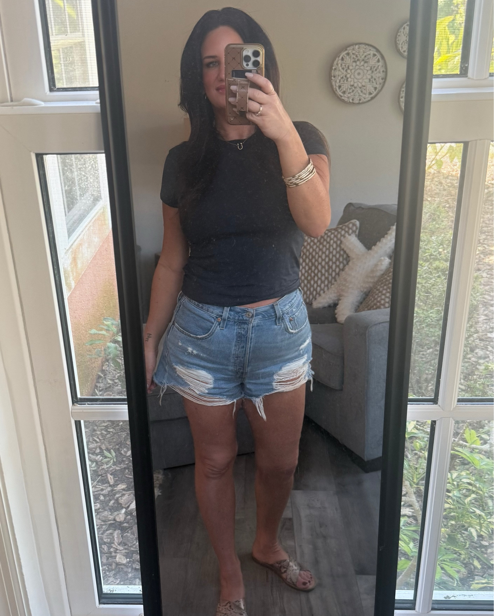 Florida fit🌴 these are my favorite Levi jean shorts and the tee is only $6 at Target!!