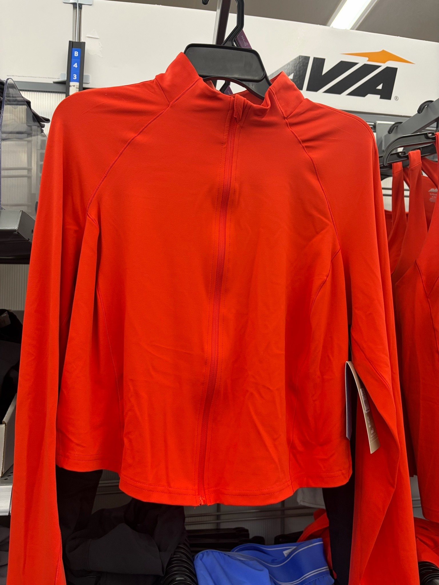 A pop of red makes every workout fit cuter ❤️✨ sporty, sleek, and perfect for gym days or running errands #LTKActive #WorkoutStyle #LTKFinds