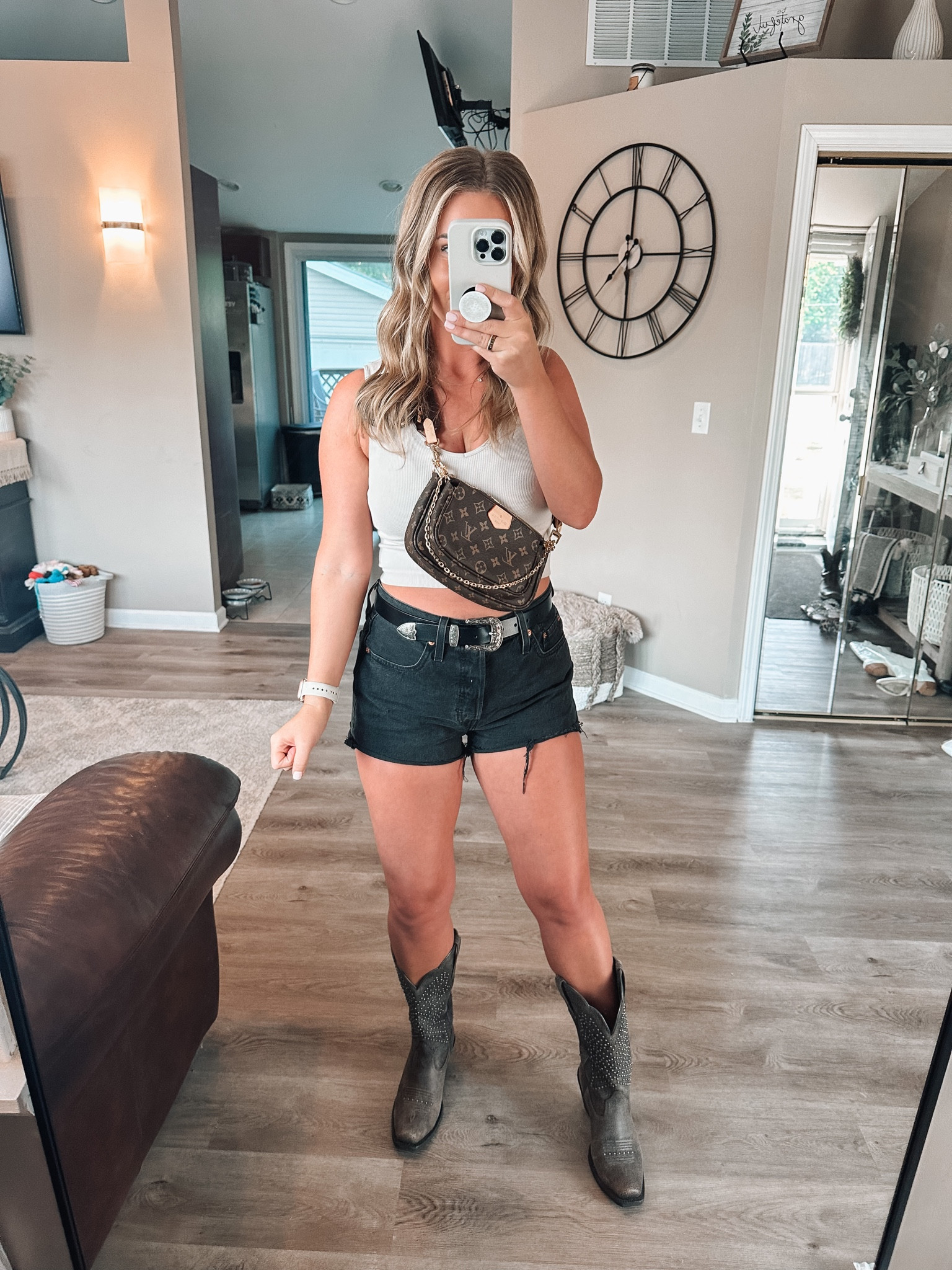 This $30 Louis Vuitton Mini Pochette dupe is everything 😍

And cowgirl outfit 2 🤠

#LTKstyletip