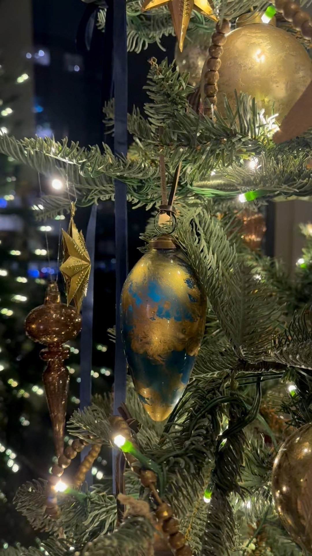 Pretty blue tree styling🎄

#LTKSeasonal #LTKStyleTip #LTKHome