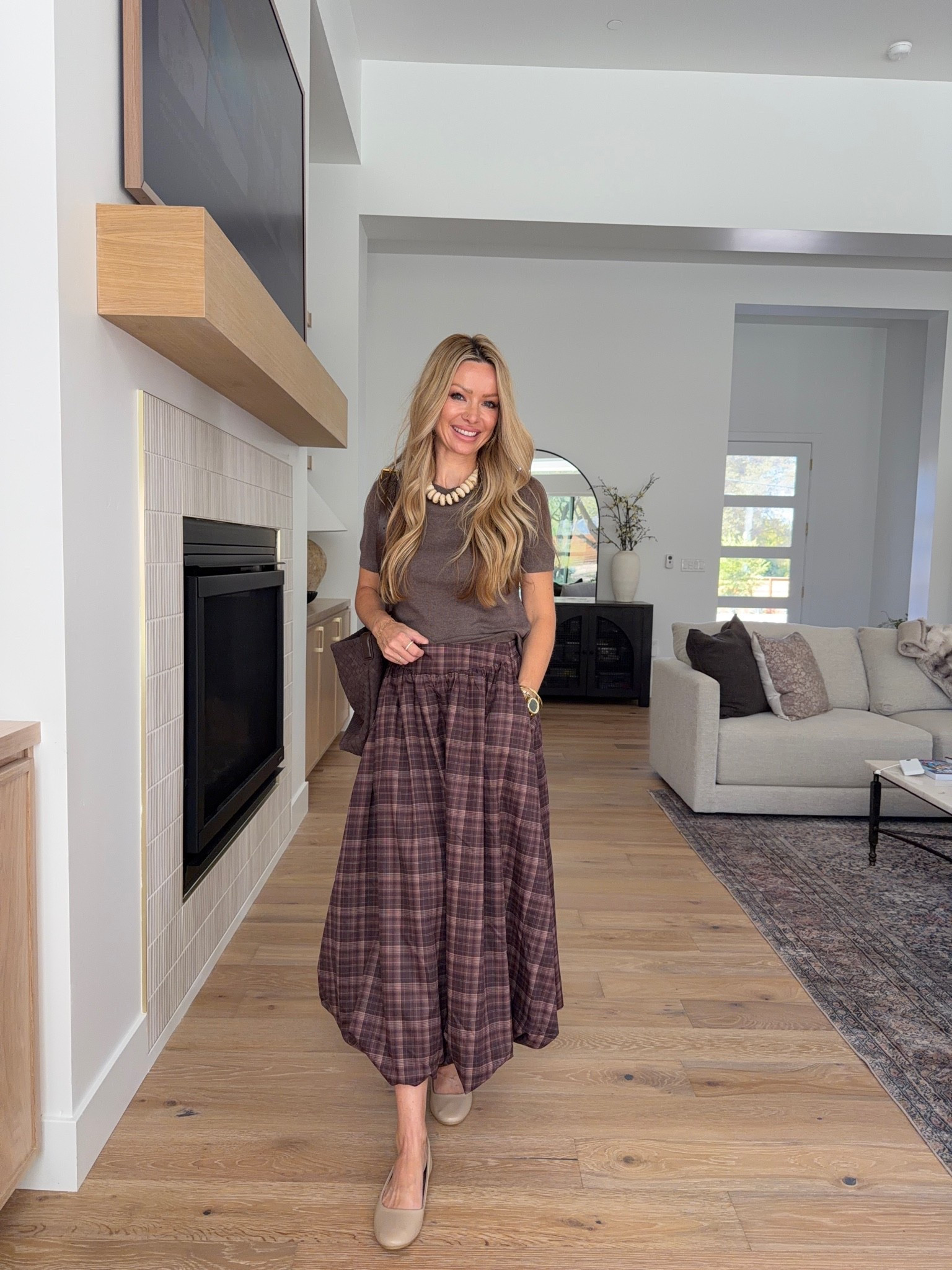 Amazon outfit formula: one skirt, five completely different fall looks. 🤎 comment AMAZON and I’ll send you the details 

If you’re trying to get more outfits out of the pieces you already own, this is exactly how I like to do it. I took one plaid Amazon skirt and styled it five ways — with denim, a soft floral sweater, simple fitted tops, an easy cardigan layer, and different shoes and bags to change the whole feel.

Same skirt, but each outfit feels totally different…which makes getting dressed so much easier without constantly buying a brand-new look.

This is the kind of Amazon find I love most: one piece that actually earns its spot in your closet.

Which styling is your favorite?

#amazonfashion #amazonoutfits #falloutfits #amazonfinds #affordablefashion