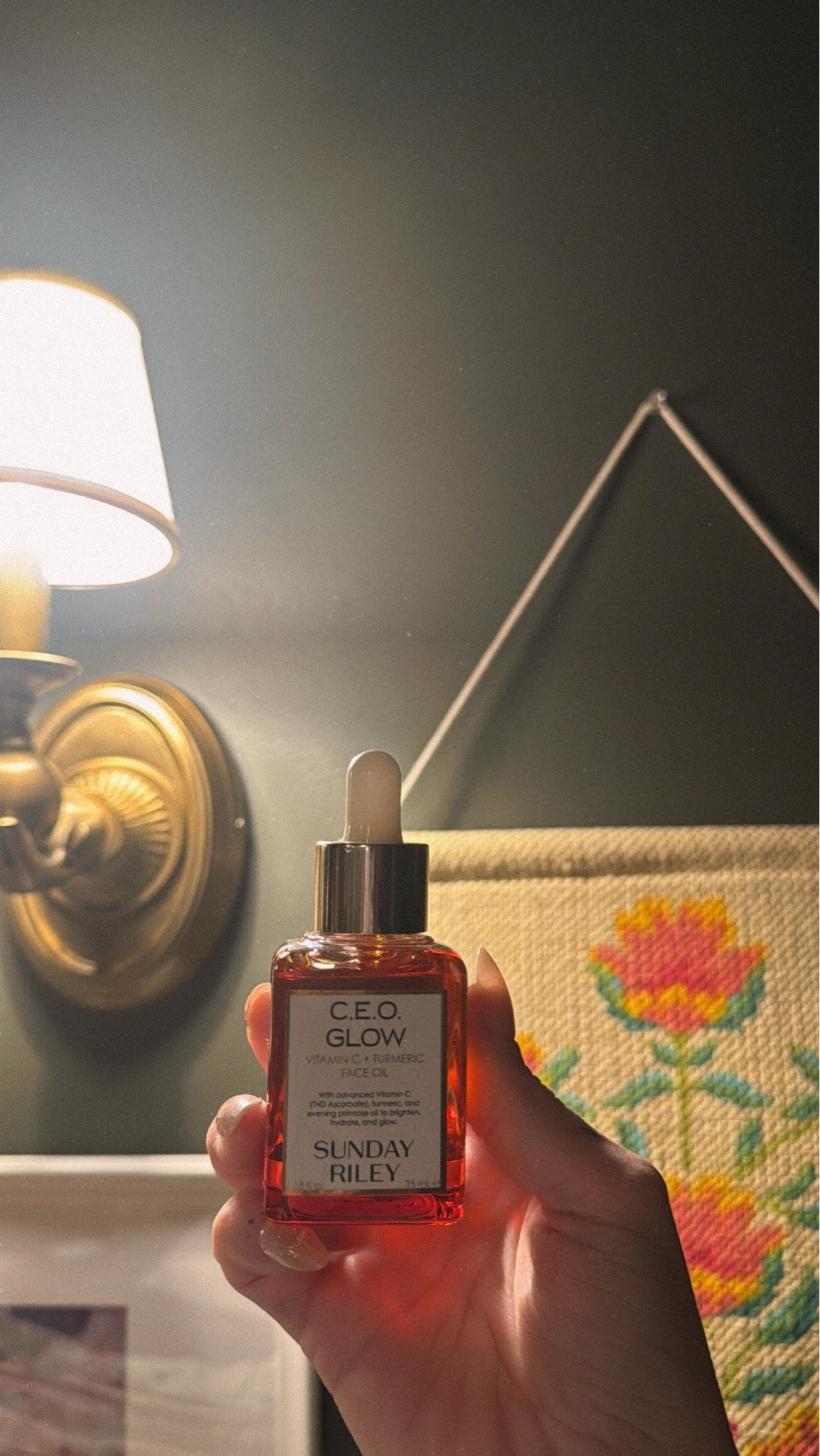the face oil that changed the game for me 🙂‍↕️ 
Glowy? Hydration? Brightness?? Sign me UP 
#ad #SundayRiley @sundayriley  @Sephora