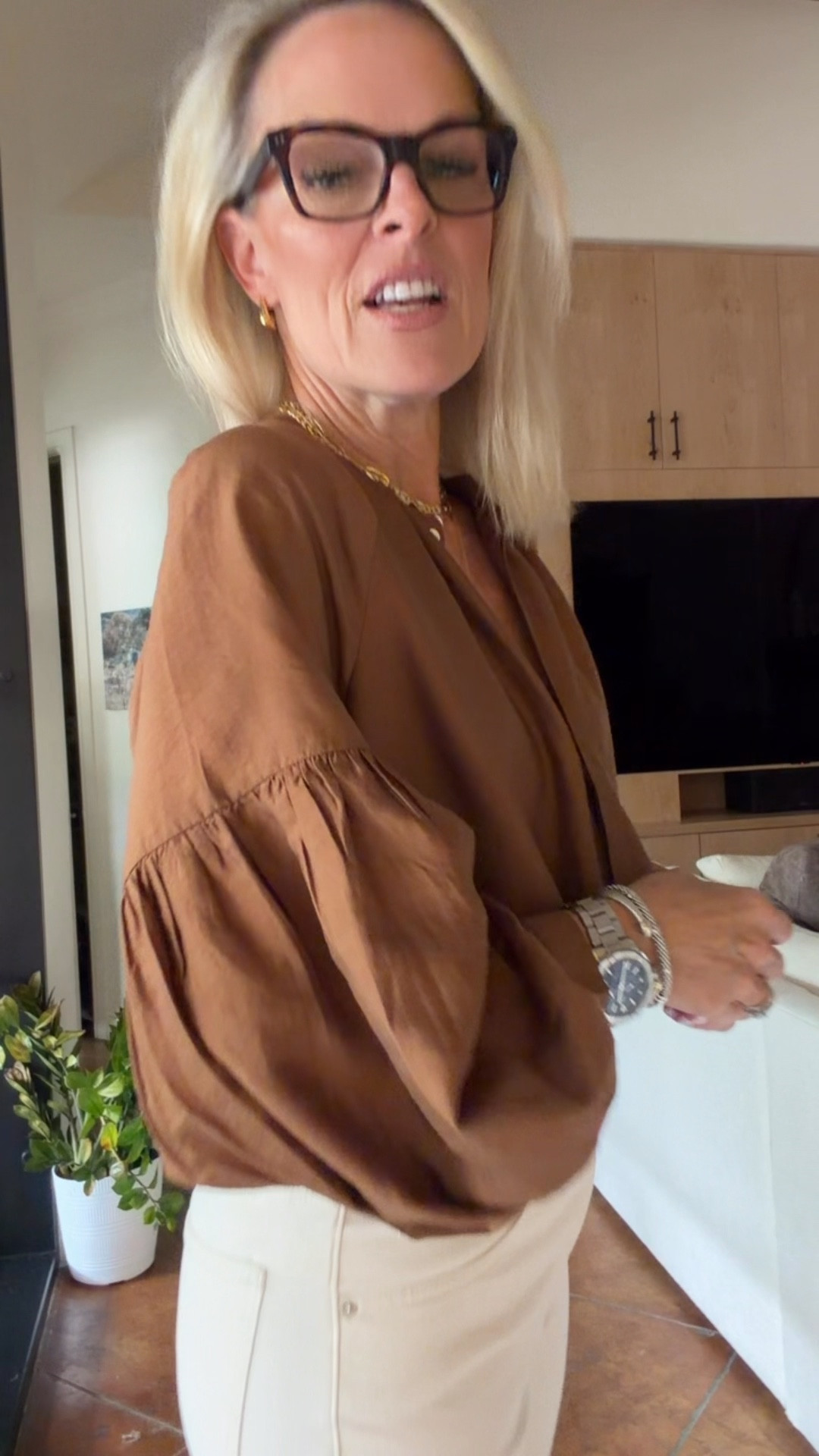 Madewell, new arrivals! I’ve shared this blouse in a different color and it’s sold out immediately, but this color is new and fully in stock.
The fit is true to size. I love the unique details to it.

Denim - the fit is true to size. I’m wearing a 27 and I am 5‘6“ tall. I absolutely love wearing acro denim in the fall in winter.

Madewell 

#LTKOver40 #LTKdayinmylife #LTKGiftGuide