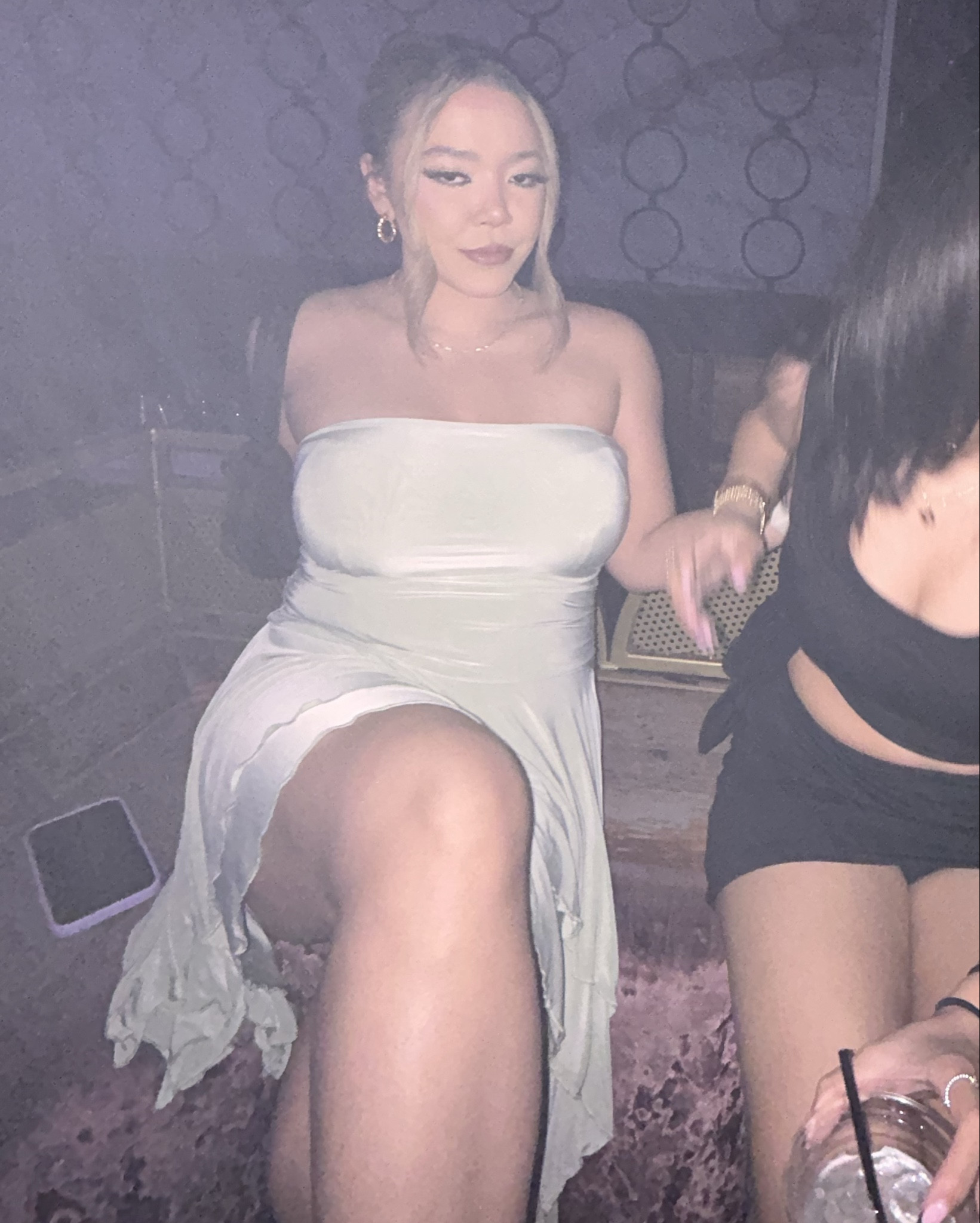 Night on the town! This dress holds a special place in my heart - I feel like a fairy 🧚 
Sizing:
Dress: 6
Shoes: 7