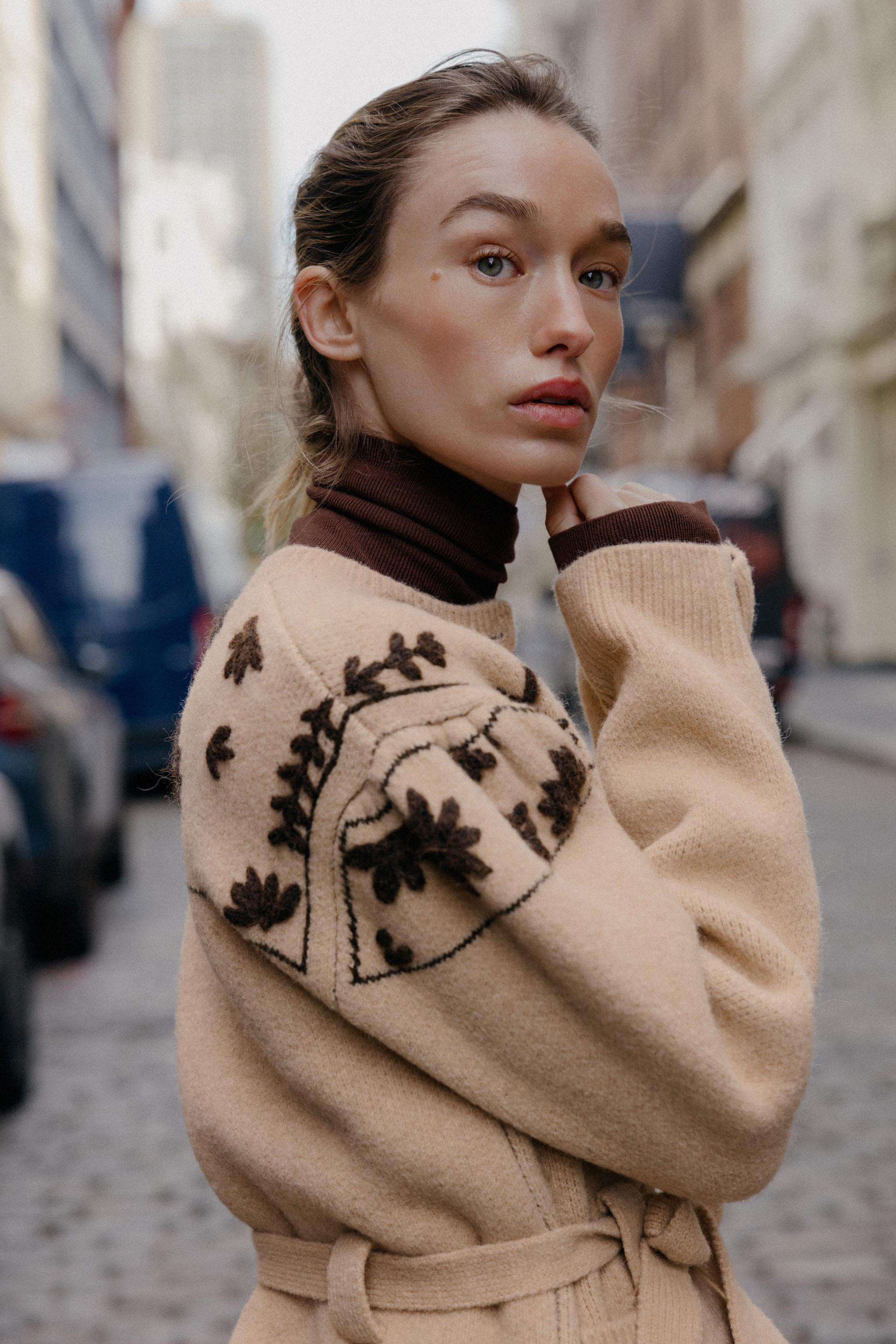 WOOL AND ALPACA BLEND CARDIGAN WITH EMBROIDERED FLOWERS AND BELT | Zara UK