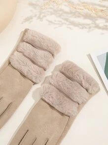 Fuzzy Panel Gloves
   SKU: sc2209023968647519     US$8.00            AddThis Sharing ButtonsShare... | SHEIN